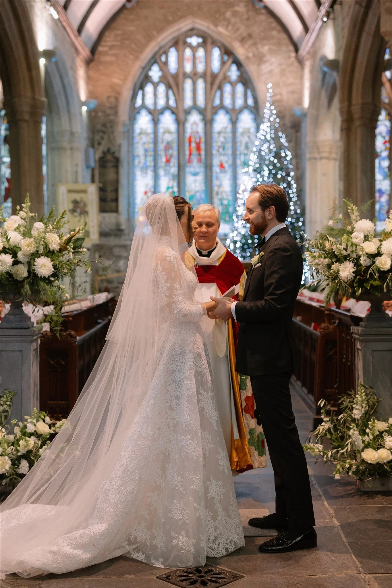 how to make your winter wedding flowers look luxurious & elegant at hotel endsleigh