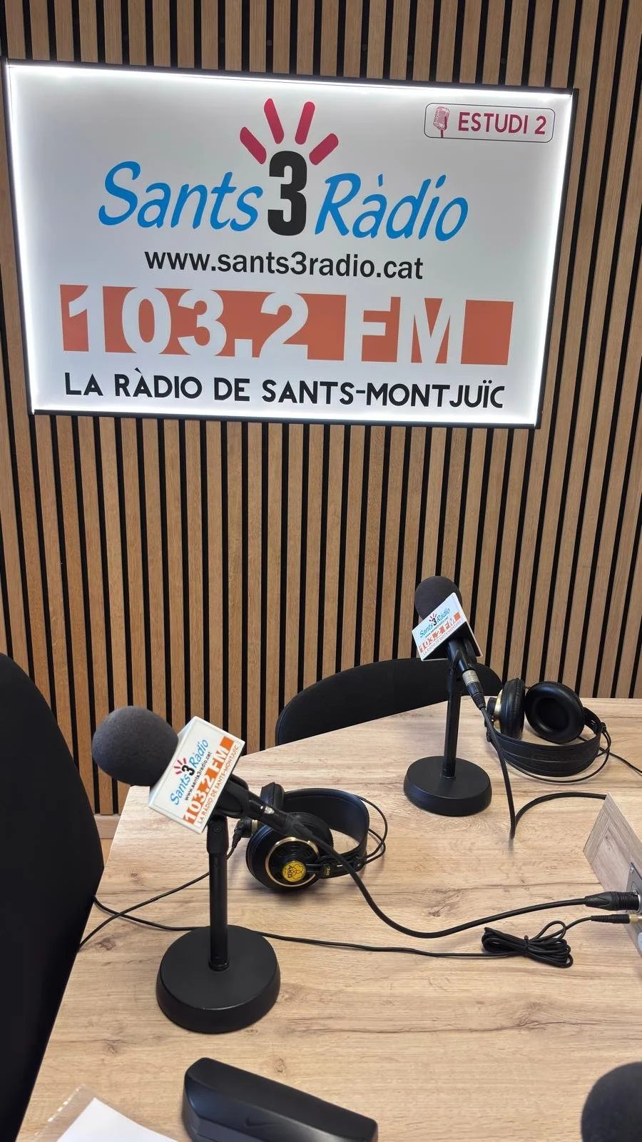 Versus/Versos, Sants 3 Ràdio Entrevista de Misael Ruiz con Eduard Reboll 