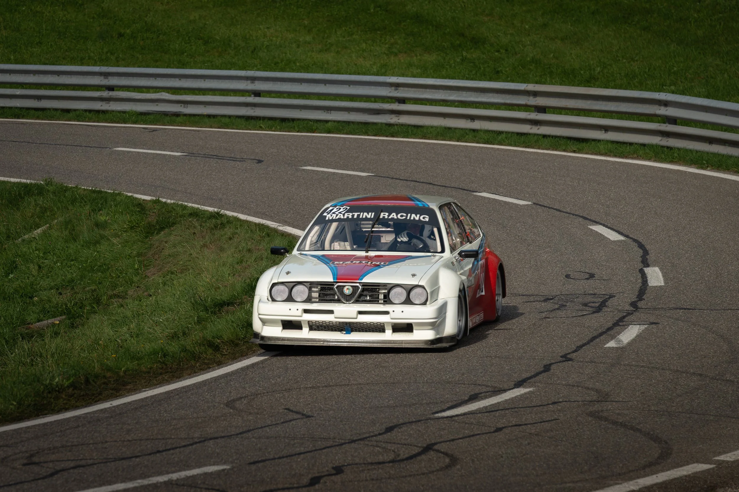 Exklusive Bilder vom Bergrennen Gurnigel 2025 in der Schweiz. Erleben Sie die Highlights der Schweizer Bergmeisterschaft mit spektakulären Aufnahmen von Tourenwagen und Klassikern. Professionelle Motorsport-Fotografie von dream-pictures.ch.

Alfra Ro