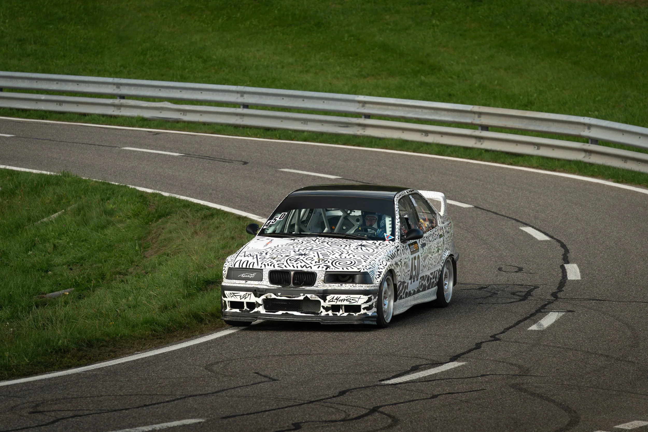 Exklusive Bilder vom Bergrennen Gurnigel 2025 in der Schweiz. Erleben Sie die Highlights der Schweizer Bergmeisterschaft mit spektakulären Aufnahmen von Tourenwagen und Klassikern. Professionelle Motorsport-Fotografie von dream-pictures.ch.

BMW E36