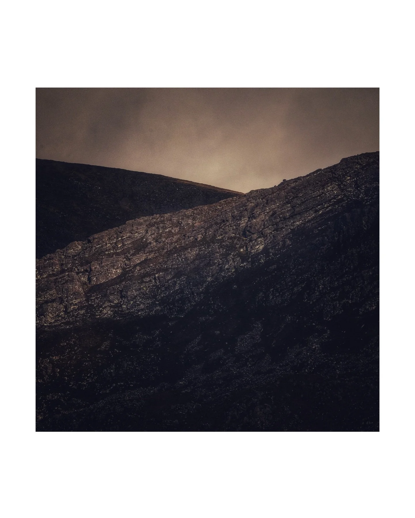 Rock, sky no scissors 

I wouldn&rsquo;t mind a walk up here!

#Scotland