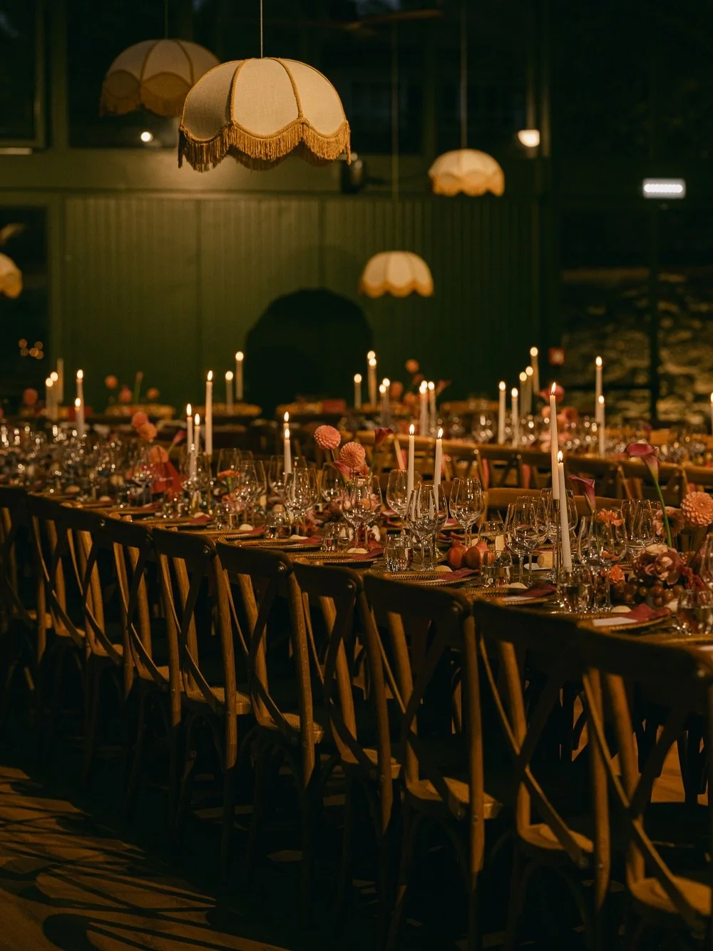 Dinner holds a quiet kind of magic.

Around a beautiful table, love slows down, voices soften, and time feels suspended.

There is something deeply precious in the intimacy of sharing a meal by candlelight.

Perhaps that&rsquo;s why we love photograp
