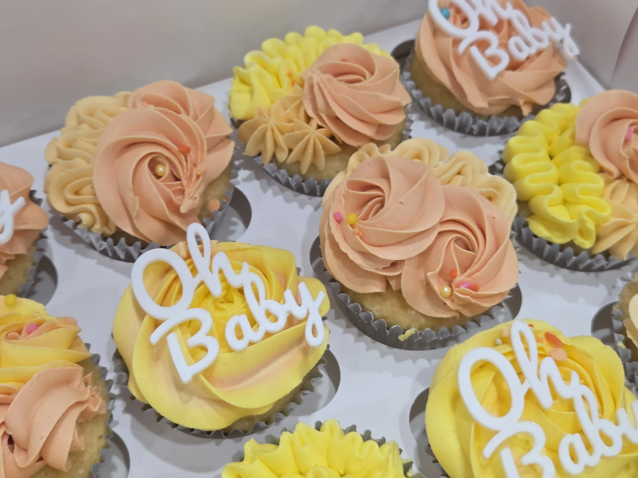 Baby shower cupcakes - orange-yellow.jpg