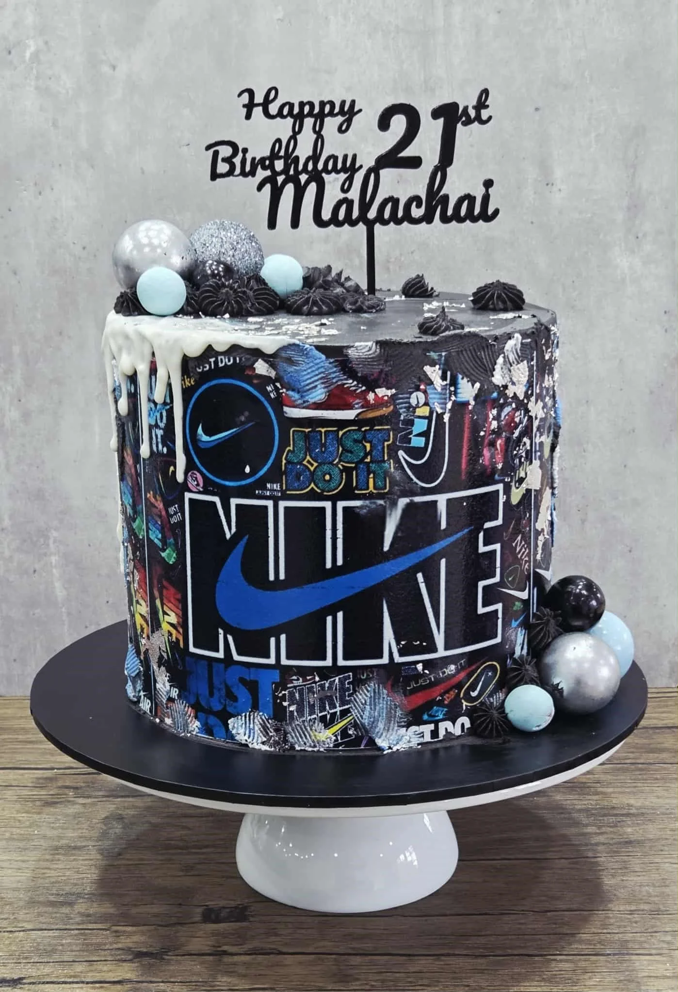 Nike 21st birthday cake.jpg