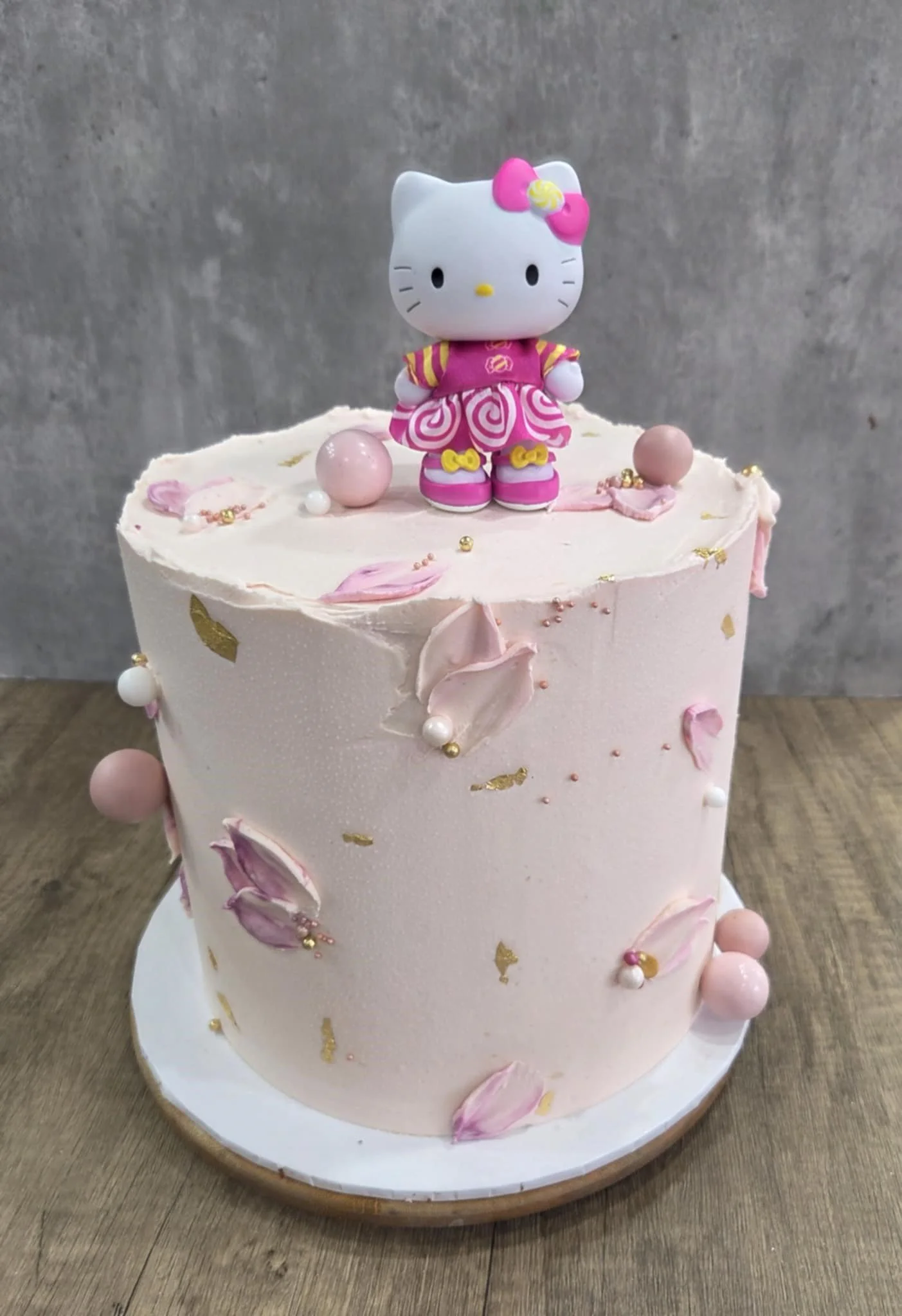 Hello Kitty girls cake.jpg