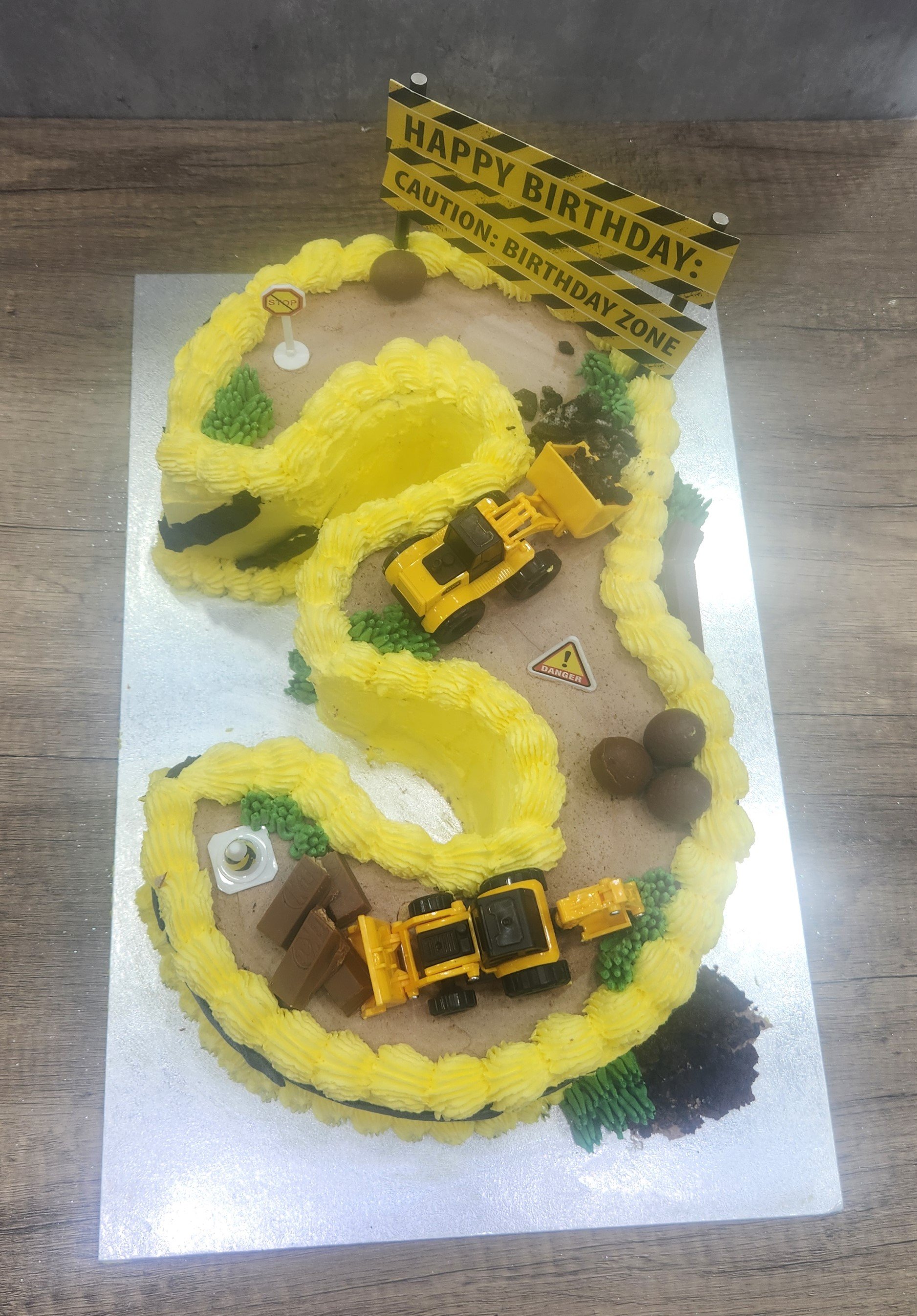 3 year old cake - Construction cake.jpg