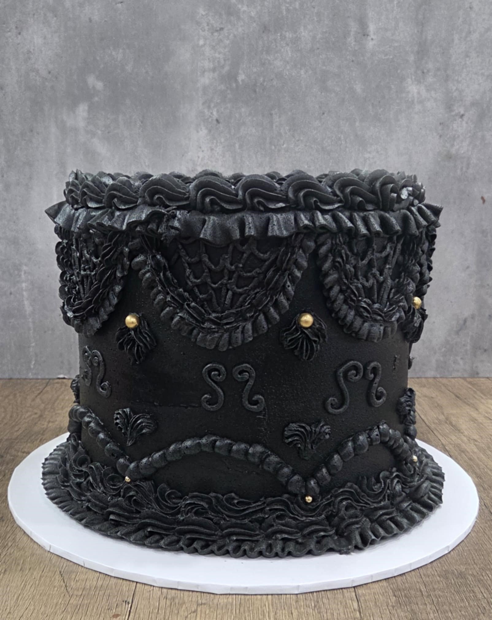 Gothic wedding cake - black.jpg