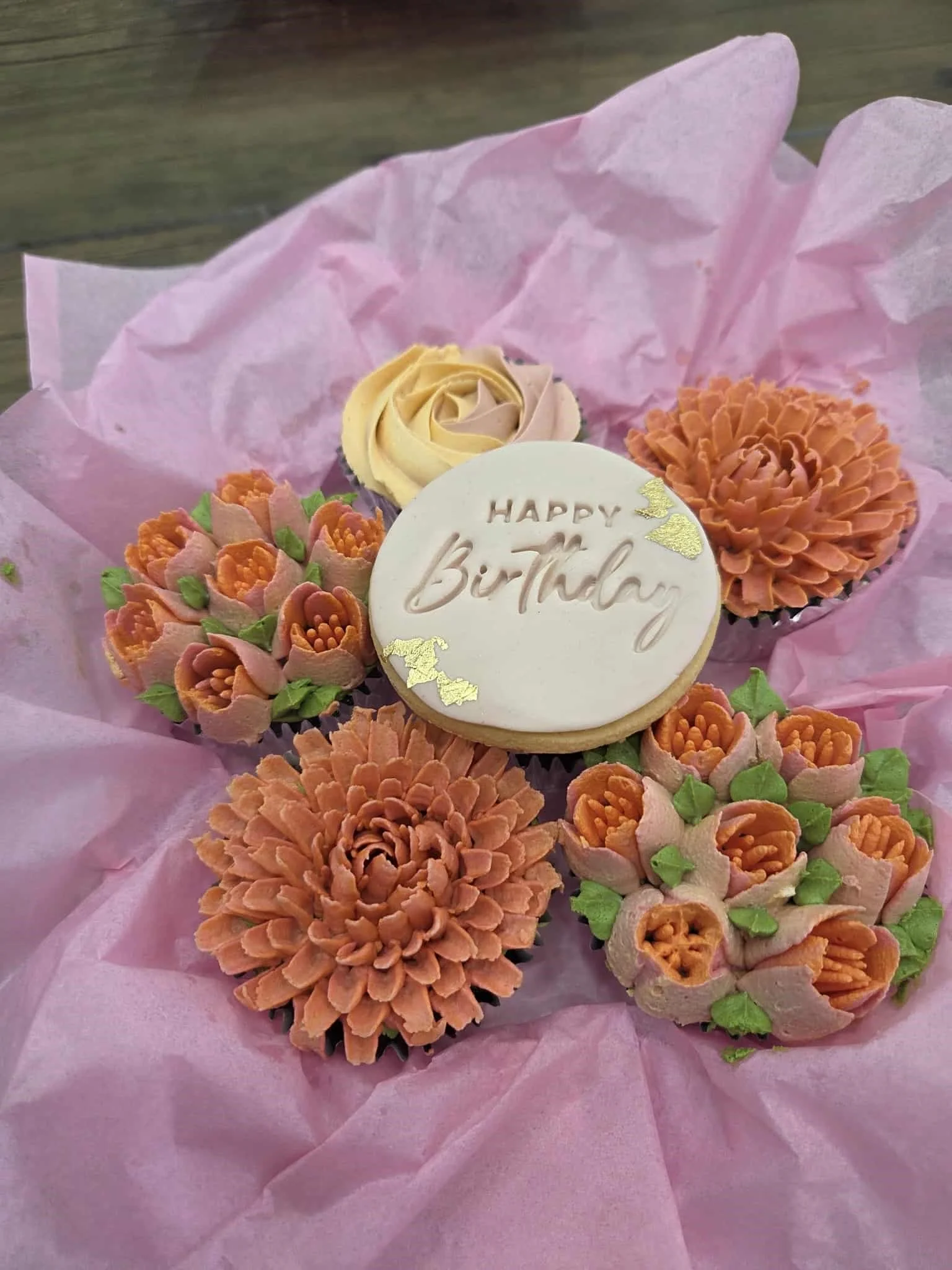 Floral bouquet cupcakes.jpg