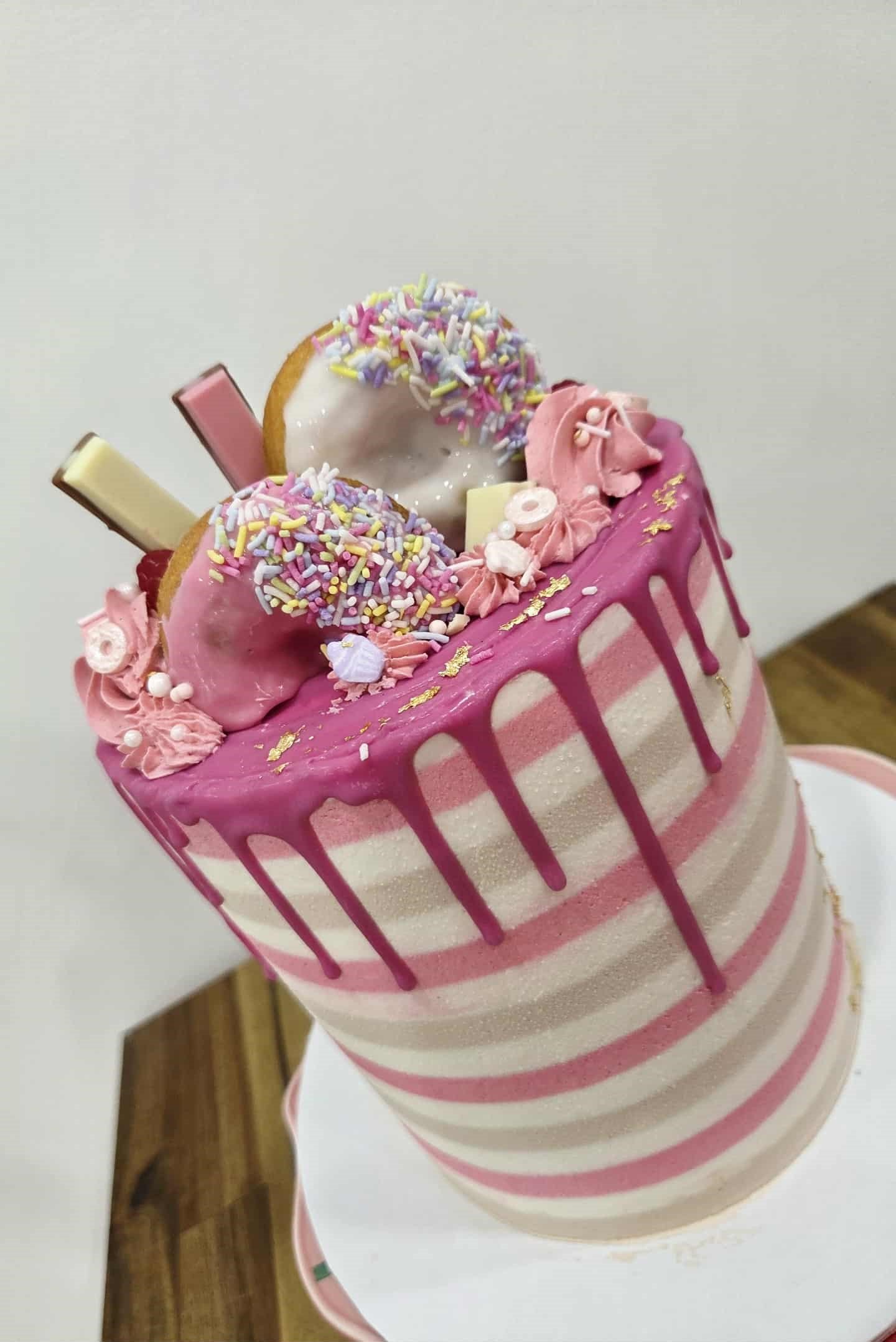 Pink doughnut cake_a.jpg