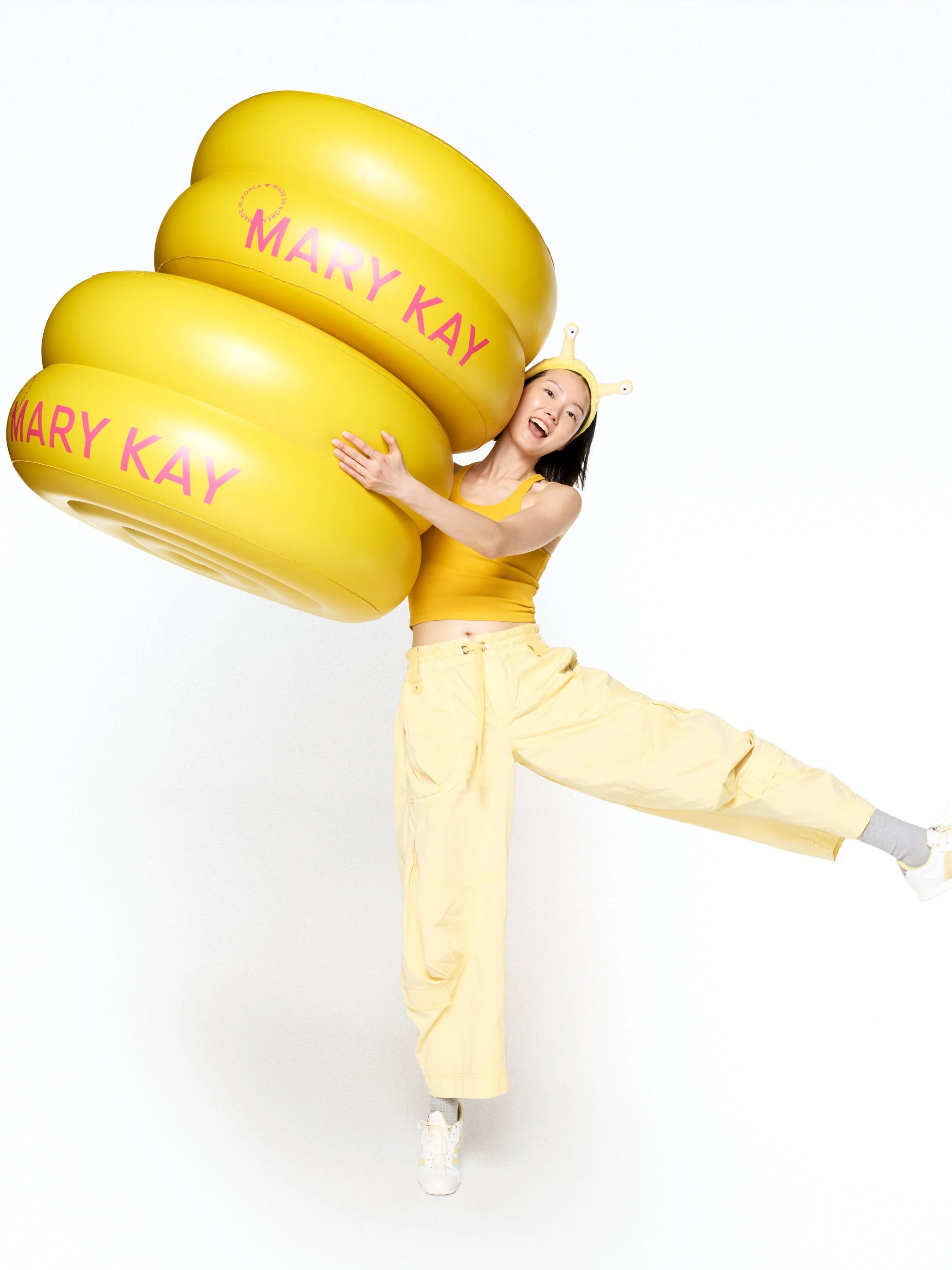 joshua-pestka-mary-kay-k-beauty-model-carrying-yellow-inflatable-jars.jpg