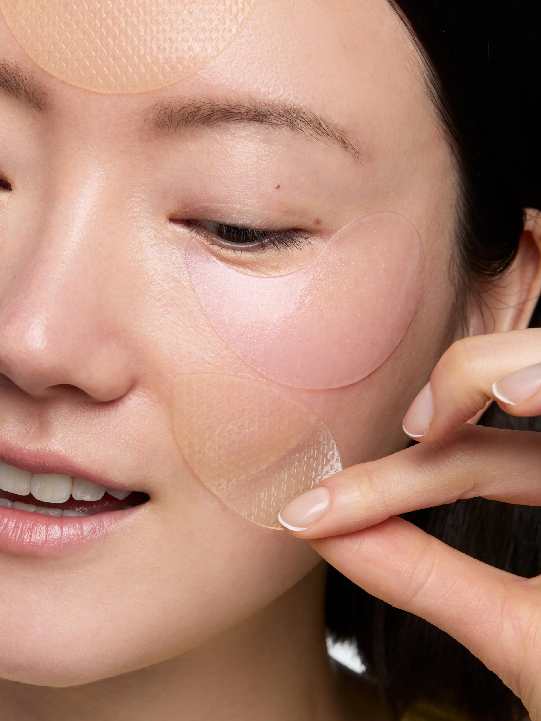 joshua-pestka-mary-kay-k-beauty-snail-gel-patch-peel-close-up.jpg