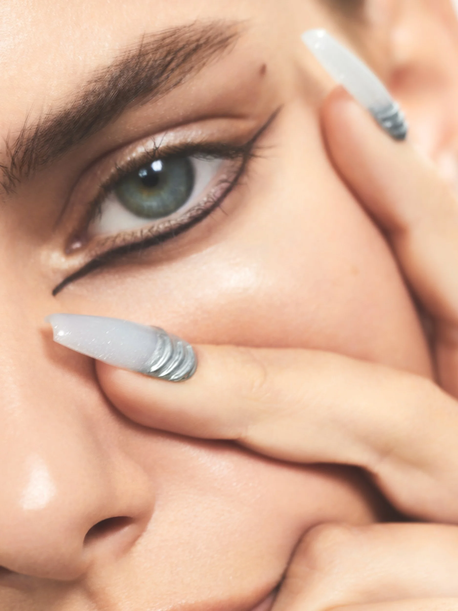 joshua-pestka-nail-beauty-editorial-graphic-liner-silver-nails.jpg