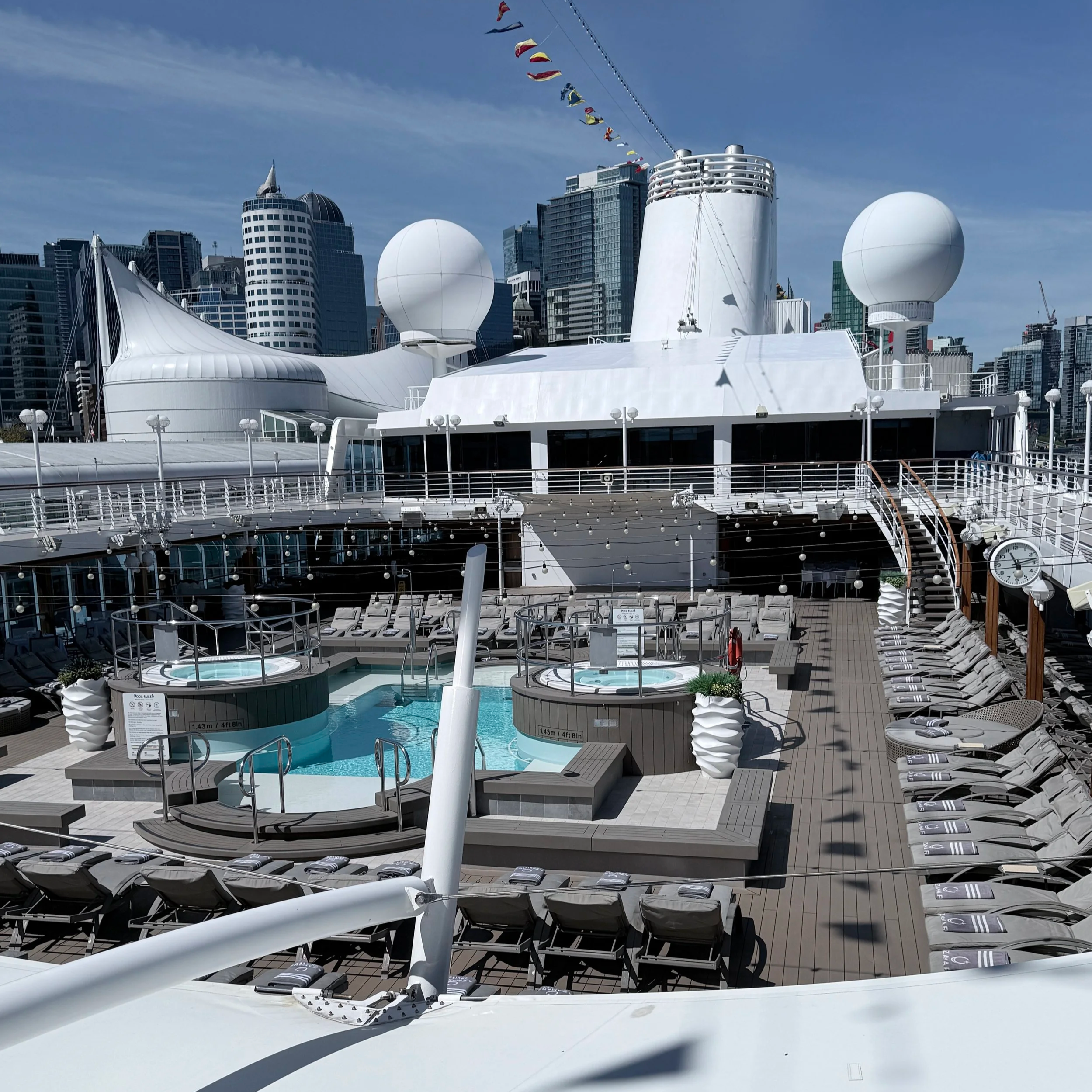 Azamara+Pursuit+pool+deck.png