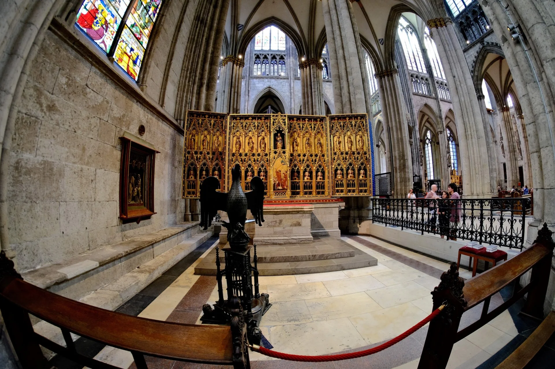 Der Kölner Dom mit Fisheye