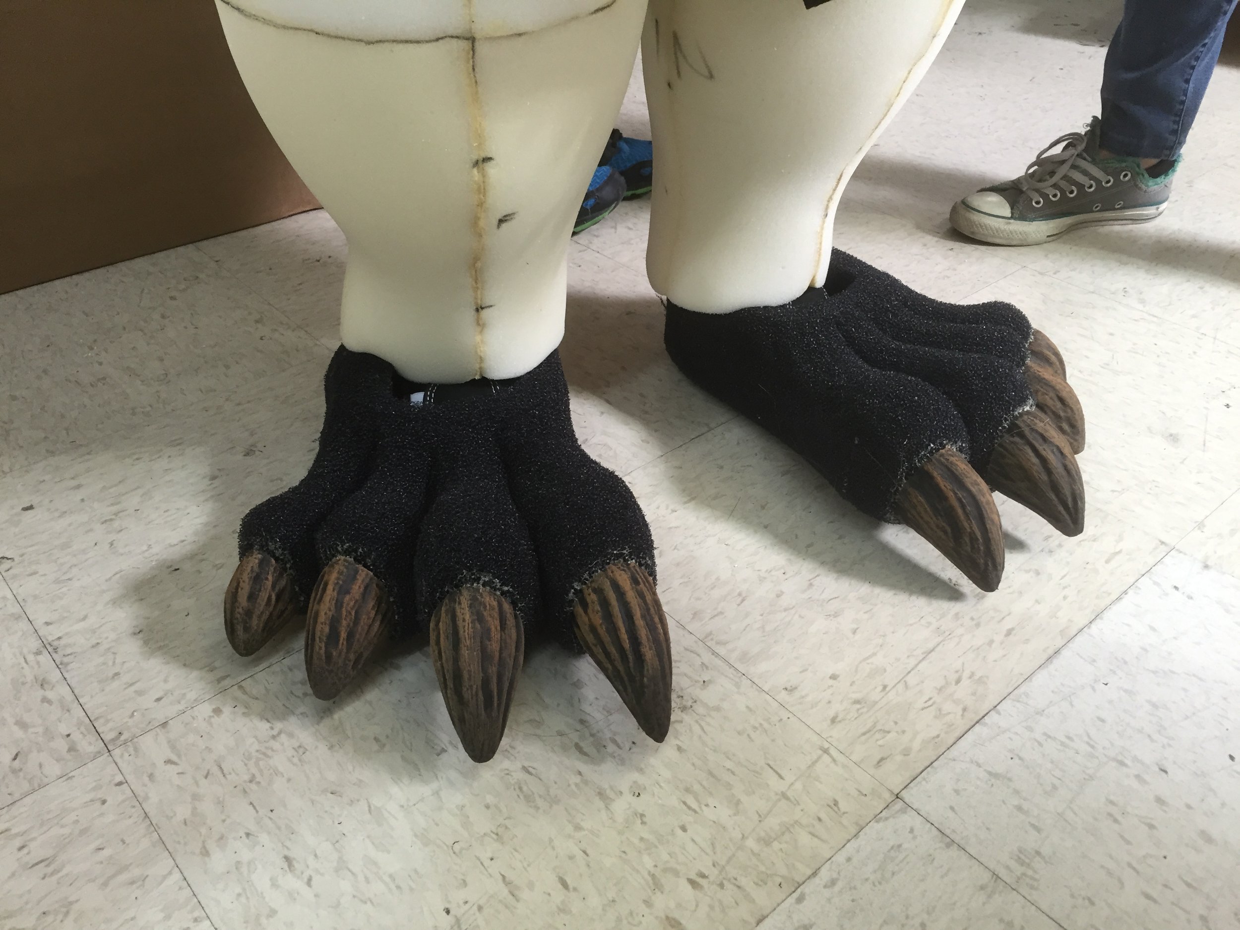 Monster claws for walk-around suit