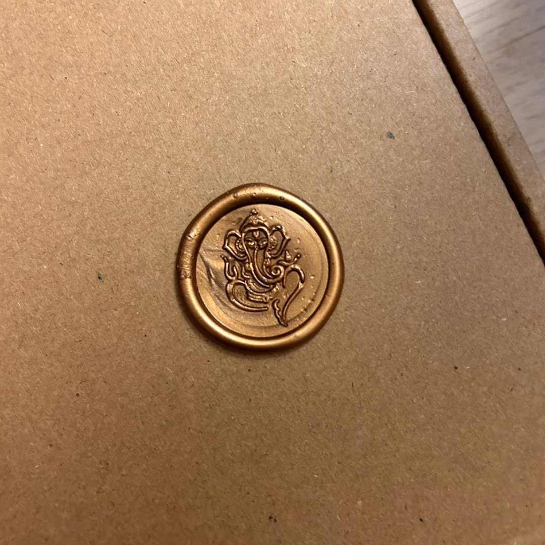 Pearlescent+Gold+wax+seal.jpg