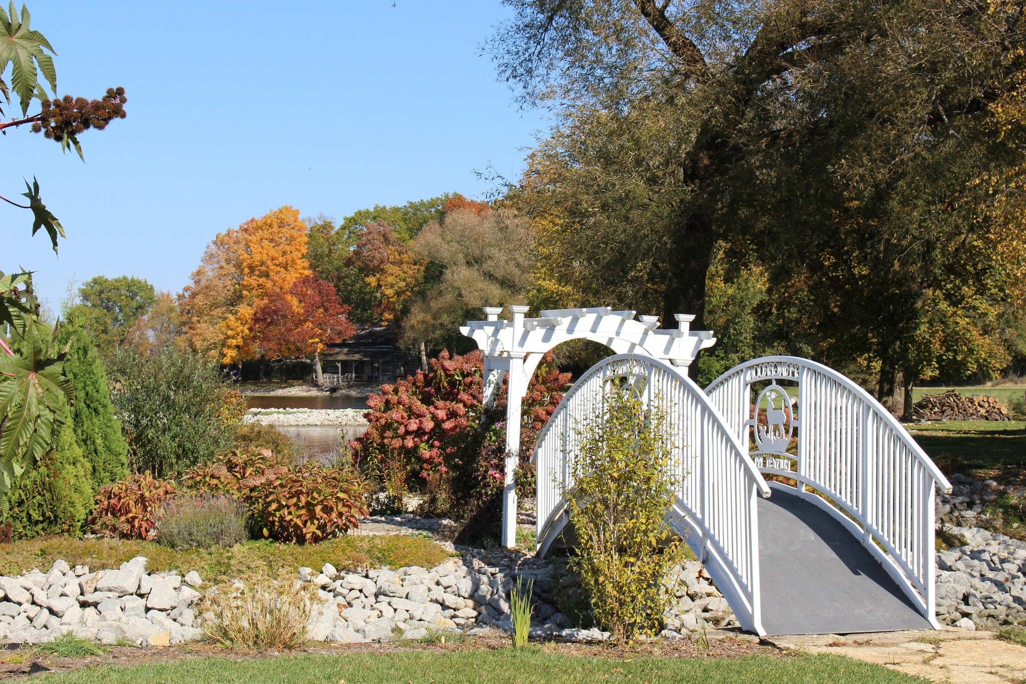 ✨ Experience the Tranquility of Springbrook Events ✨

As the seasons change and the leaves settle, Springbrook transforms into a serene haven perfect for your next event. Our picturesque bridge and peaceful landscape set the scene for memorable gathe