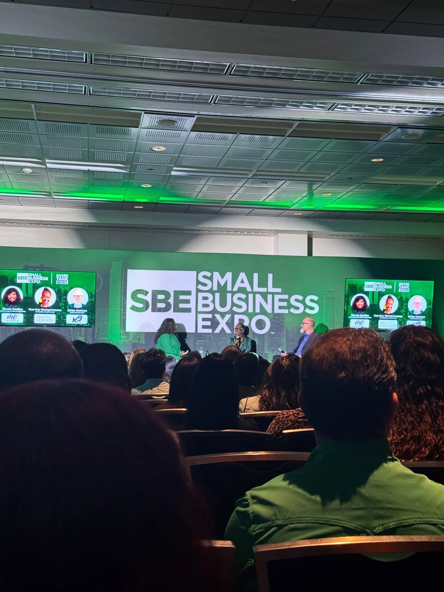 A full day of learning at @thesmallbusinessexpo! Hearing stories and connecting with different people is always so inspiring. 

If you grabbed on of my cards, say hello!