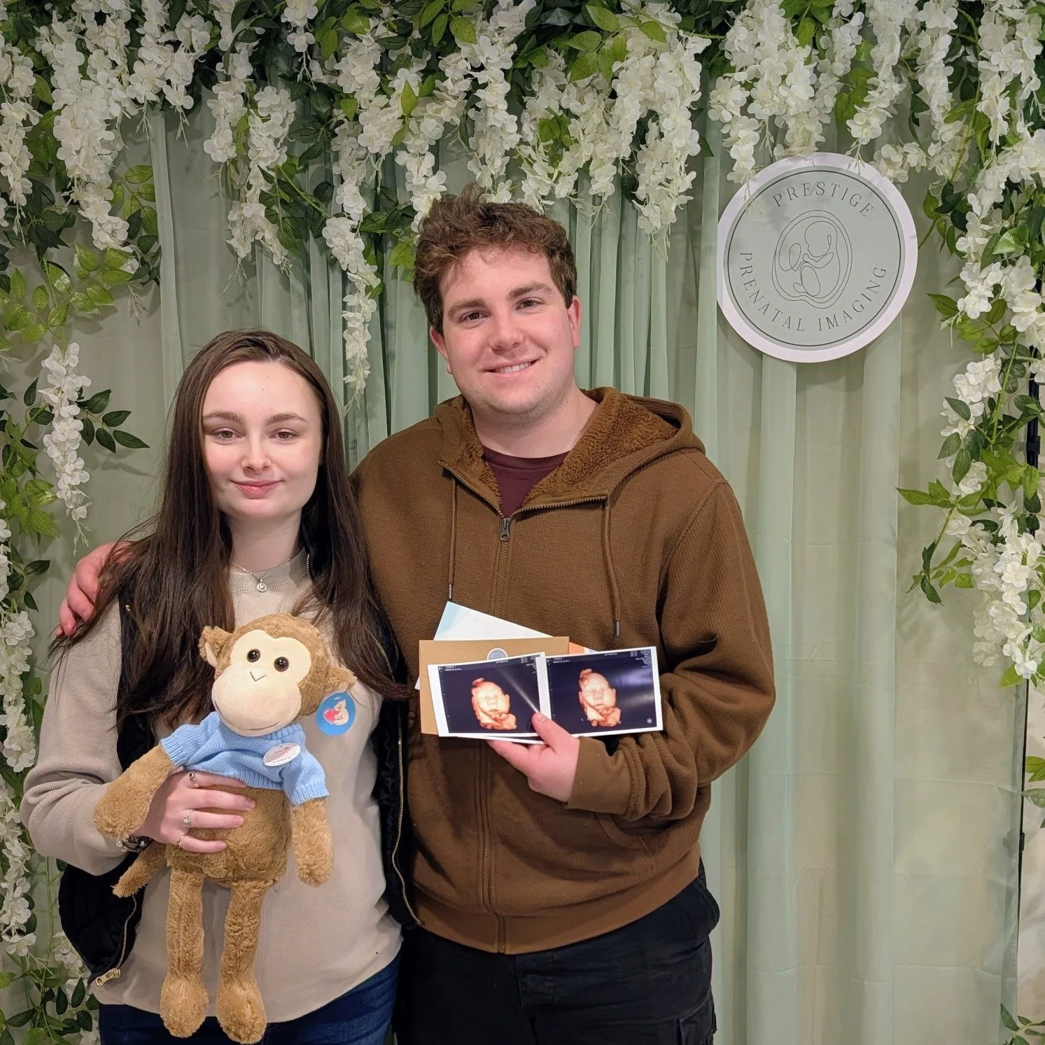 🐵💙 Heart-melting moments all around! 💙🐵
This super cute couple had the sweetest session with us &mdash; just look at those amazing 3D photos we captured! 

And can we talk about that adorable monkey with baby&rsquo;s heartbeat inside?! 💓 
Add in
