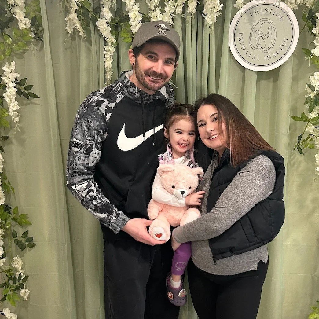 💖 We can&rsquo;t get over how adorable this growing family is! 💖
Someone is so excited to step into her new role as big sister, and her joy made this session extra special 

We absolutely love being part of moments like these &mdash; watching famil