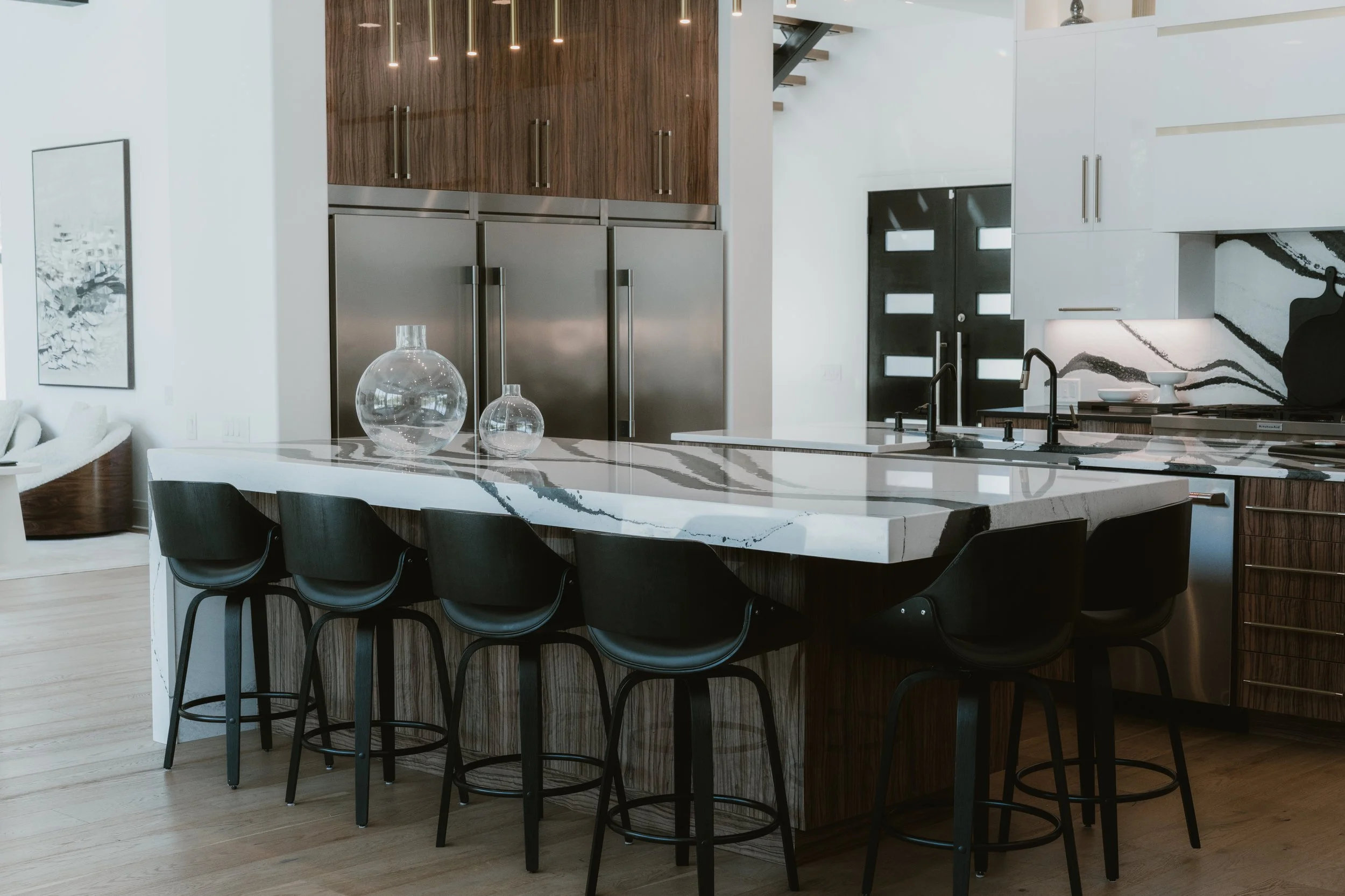 Modern black and white kitchen with warm wood