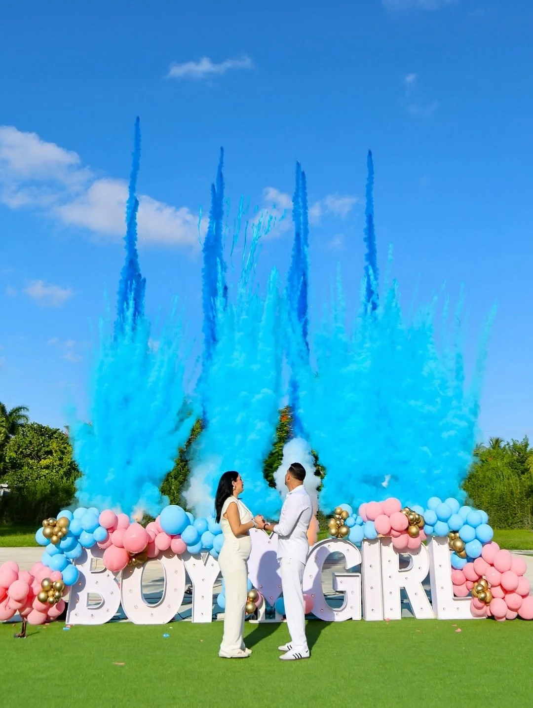 Hermosos fotos  para una incre&iacute;ble revelaci&oacute;n de g&eacute;nero con Volc&aacute;n Show💙 Agrega nuestro paquete de fotograf&iacute;a y video para conservar los mejores recuerdos de tu gran celebraci&oacute;n.📸🫶🏻
.
.
.
.
.
.
#revelacio