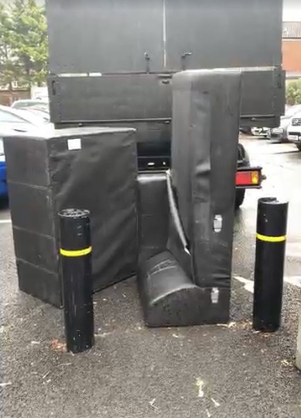3 Seats Sofa Removal