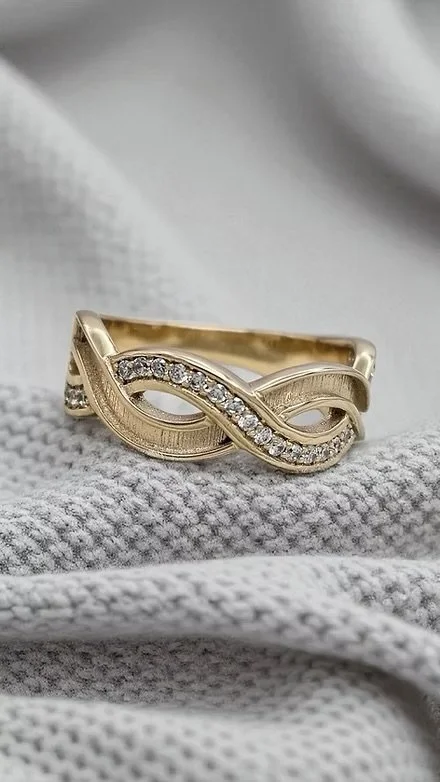 9ct Gold Infinity Ring