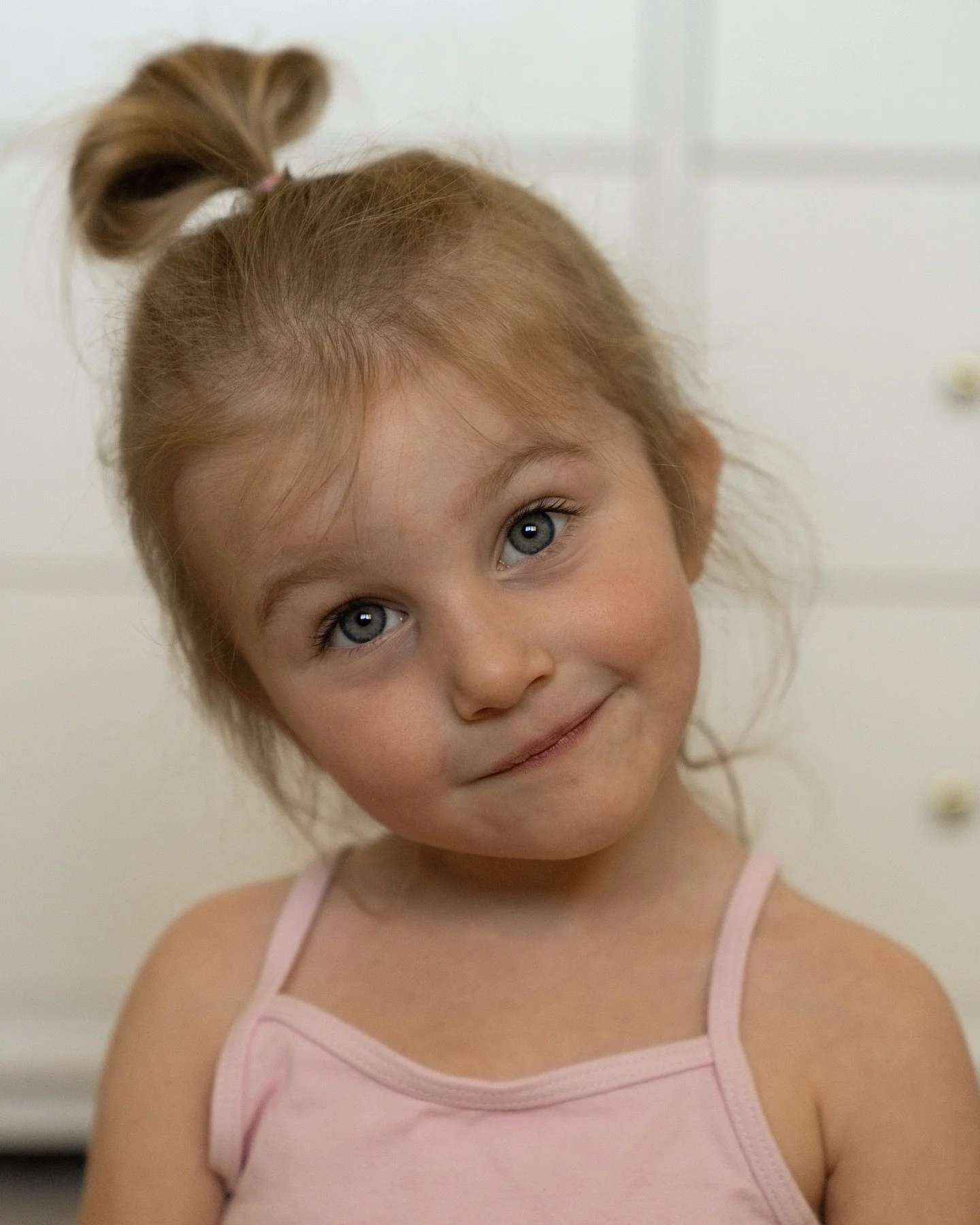 Tiny Dancer

Scarlett getting ready for dance class was so much fun to capture!

Photographing toddlers can be tricky with their boundless energy, but catching them doing something they love is an incredibly special feeling.

Pro-tip: Allow your phot