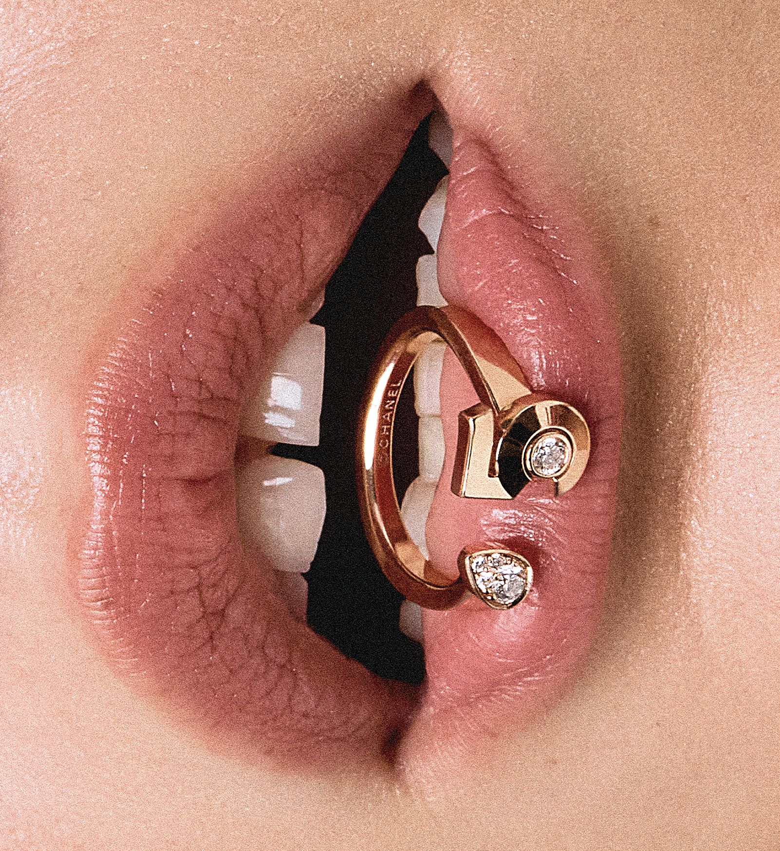 EDITORIAL
Chanel x Saber Viver