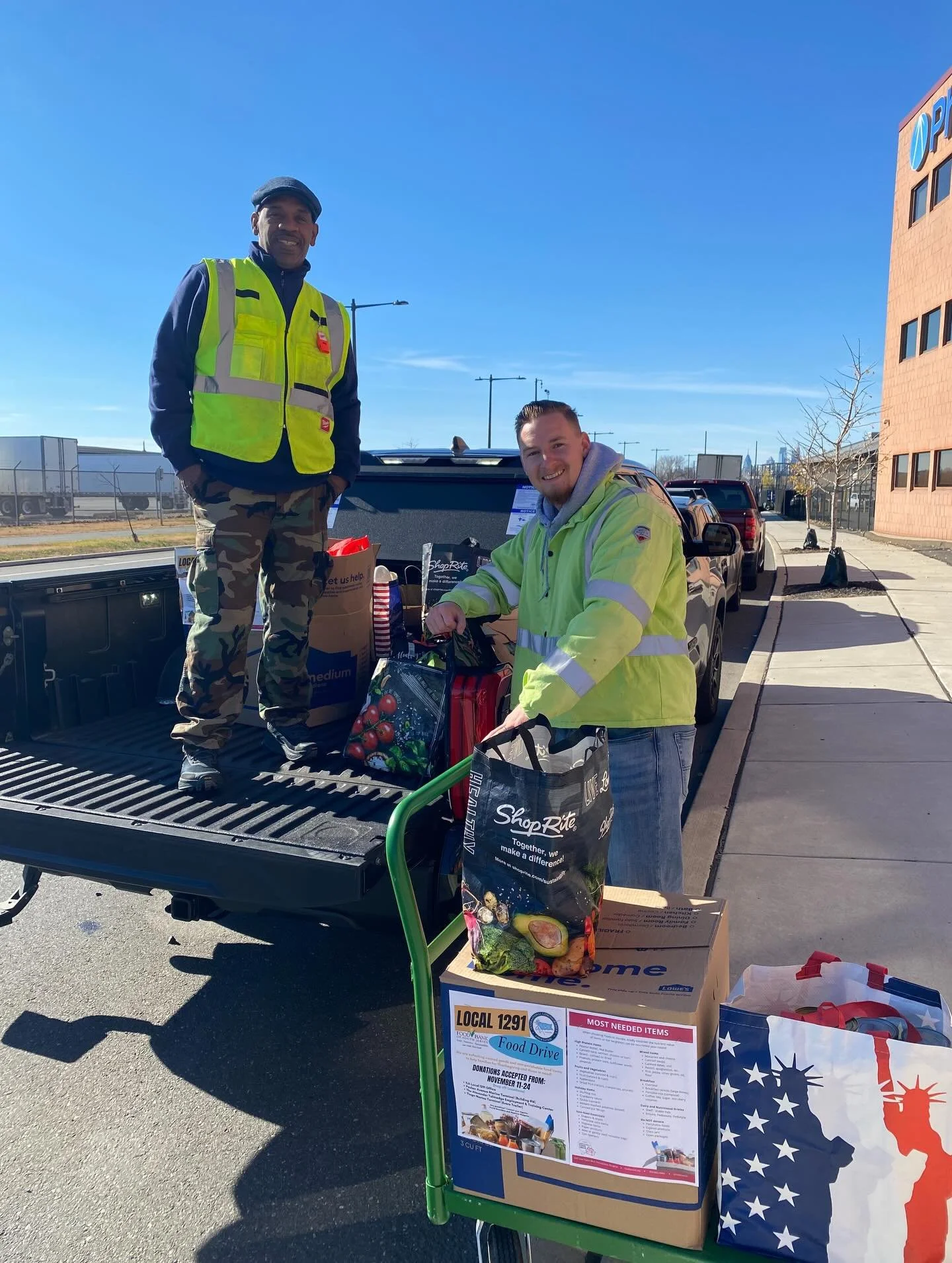 ILA Local 1291 Thanksgiving Food Drive!

What a great turnout! Thank you to ILA Local 1291, Philadelphia-Wilmington District Council, and everyone who contributed. Together, we donated food to support families in need!

Huge shout-out to the amazing 