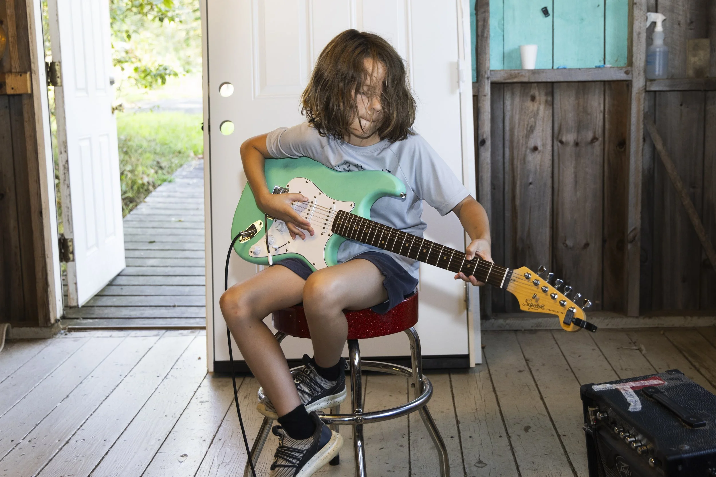 Guitar Yougn Boy.jpg