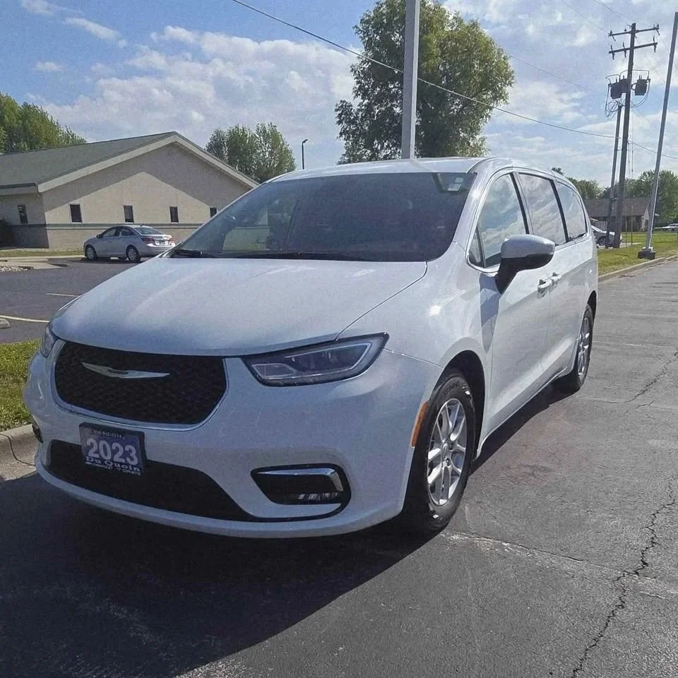 2023 Chrysler Pacifica Touring L 62,000 miles $23,130