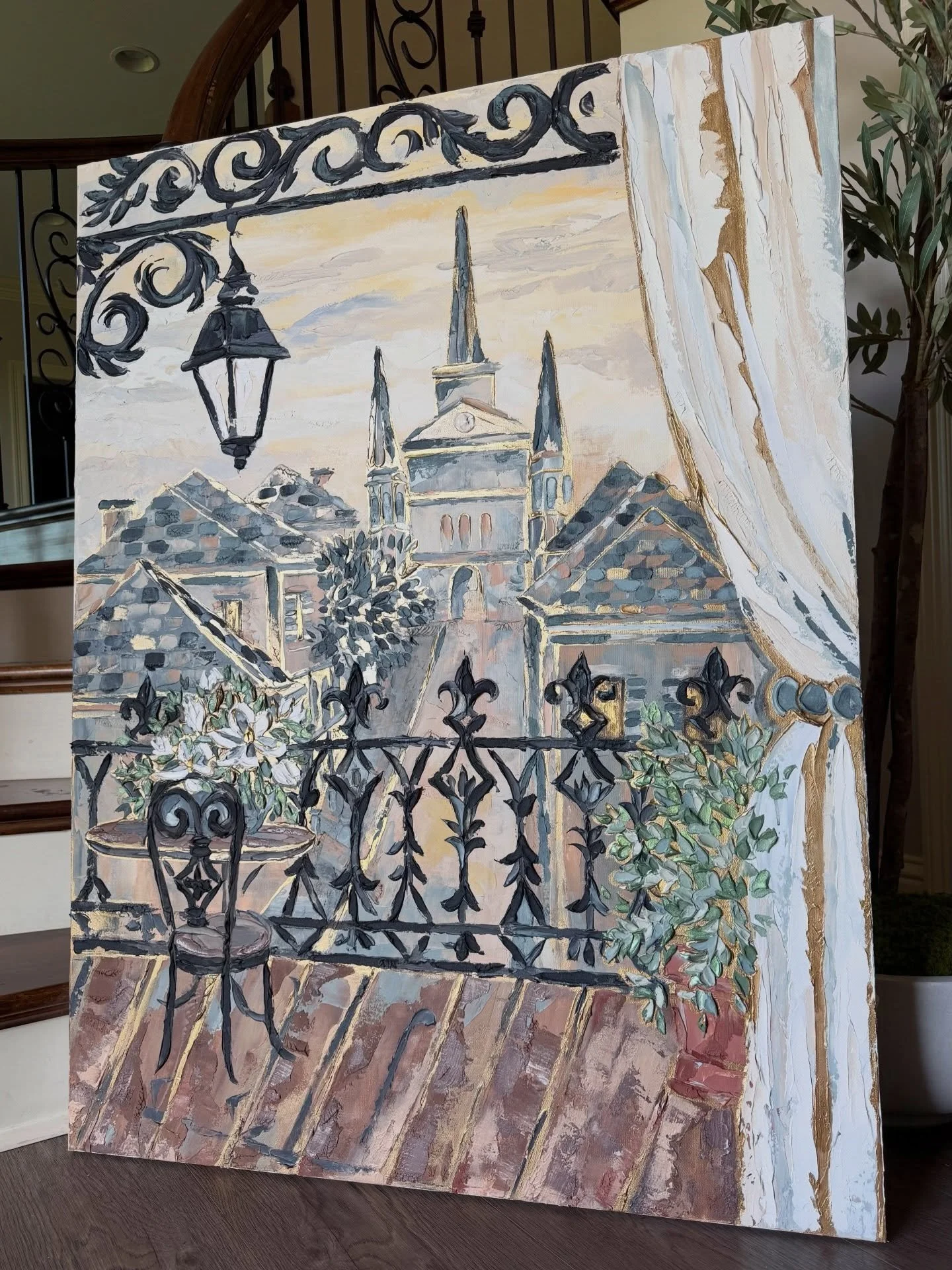 Thought we would reveal another SHOW PIECE as a mid-week pick-me-up! &hellip;.. Introducing&hellip;.. &ldquo;From the Balcony to the Bells&rdquo; 😍⚜️
&bull;
&bull;
Where the charm of New Orleans unfolds just beyond the ironwork. If this beautiful sc