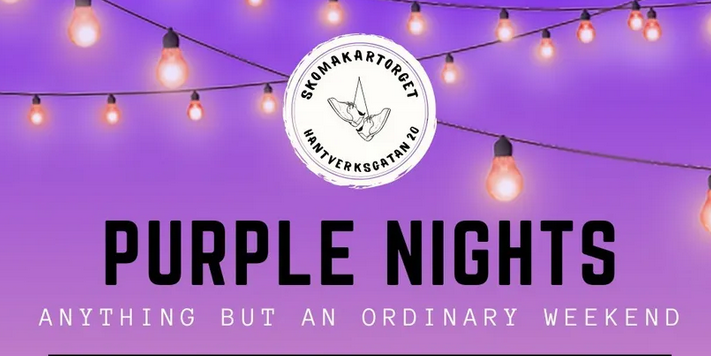 Evening sky med lila nyanser och hängande ljusslingor. En logga med en kråka och texten 'Skokomakartorget Handverksgatan 20'. Texten 'Purple Nights' och 'Anything but an ordinary weekend'.