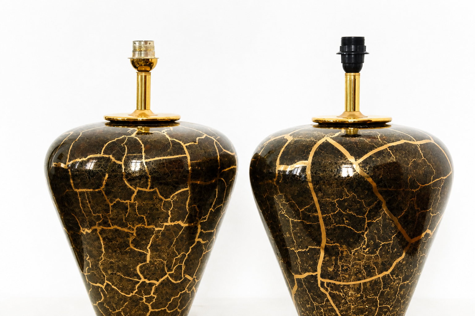 pair of ceramic table lamps 14.png