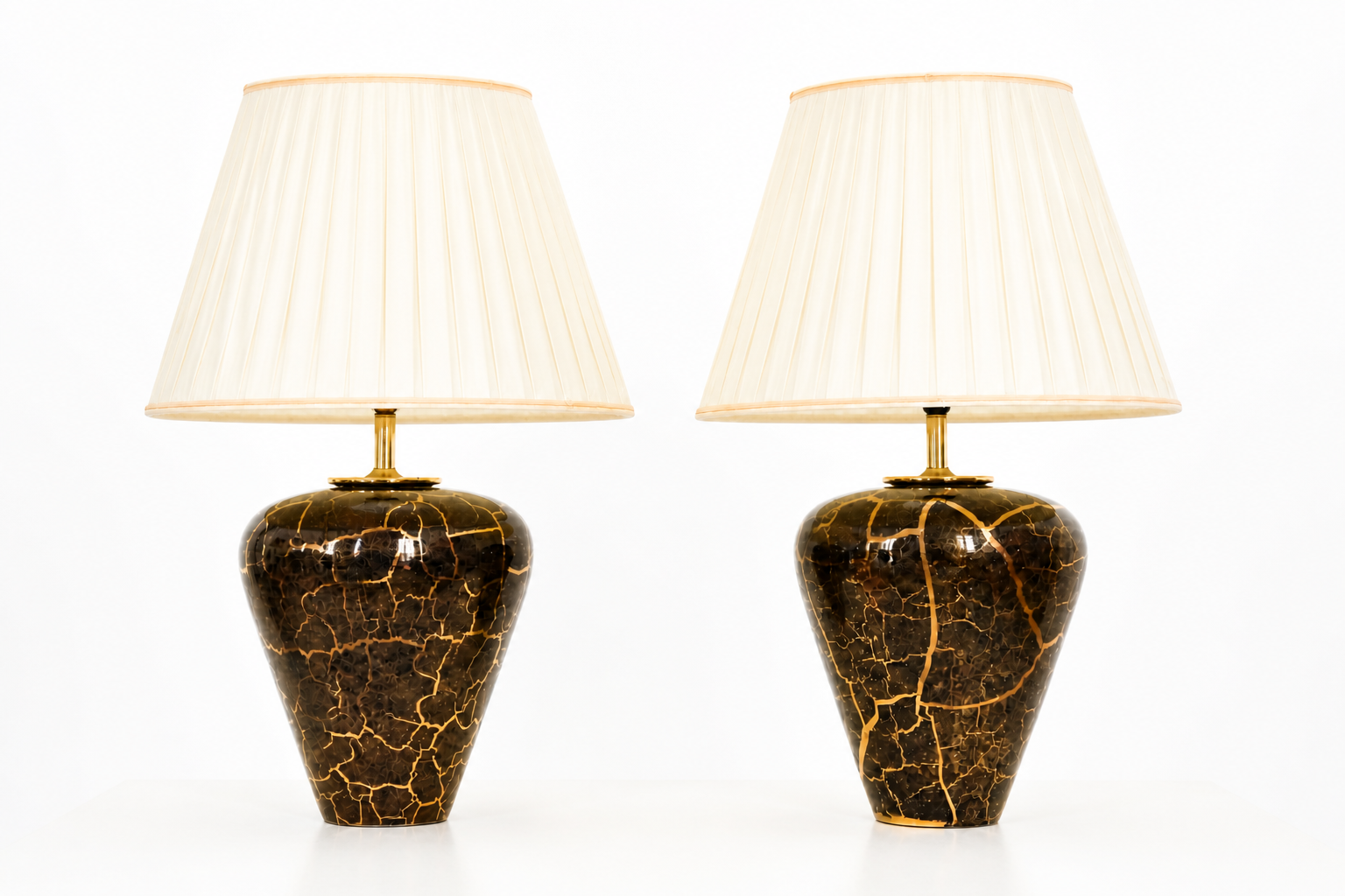 pair of ceramic table lamps 2.png