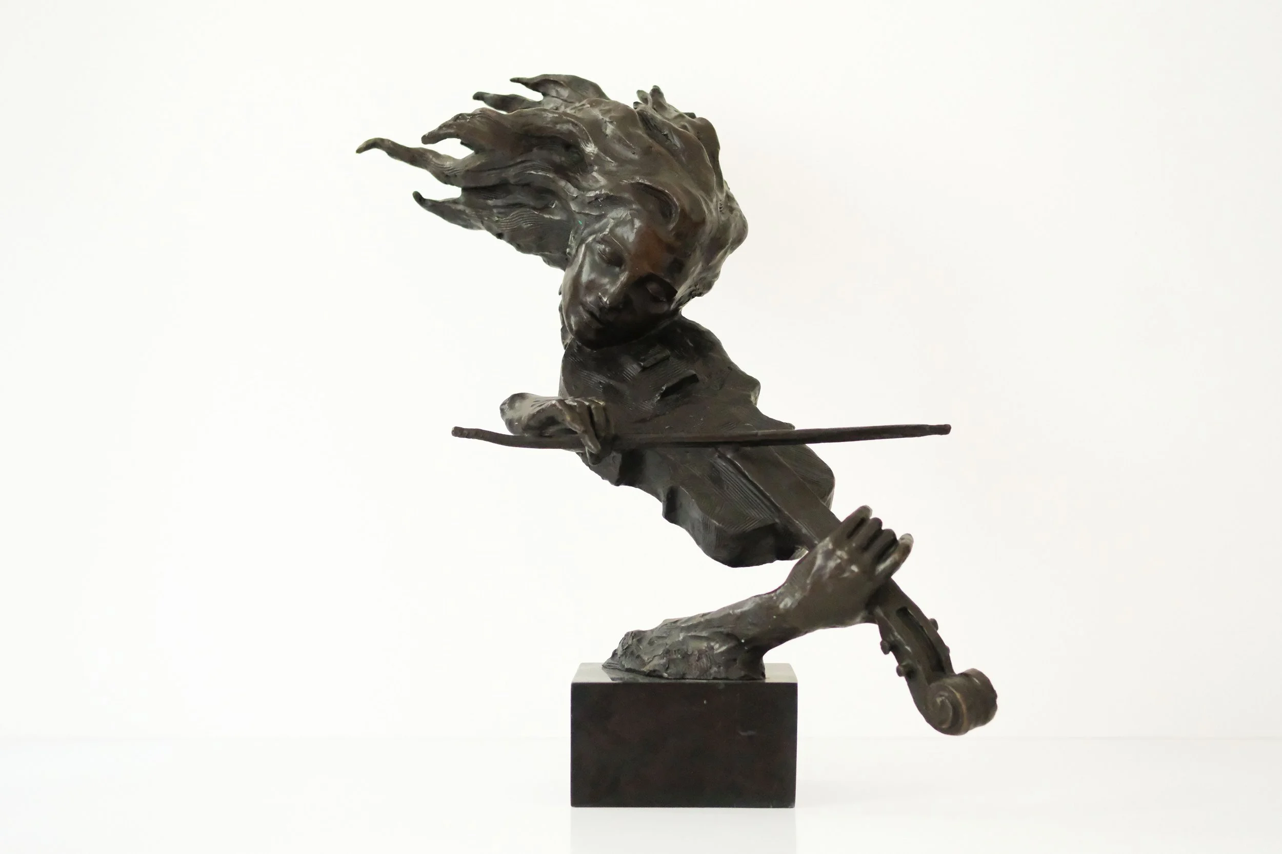 sculpture-violinst-1.jpg