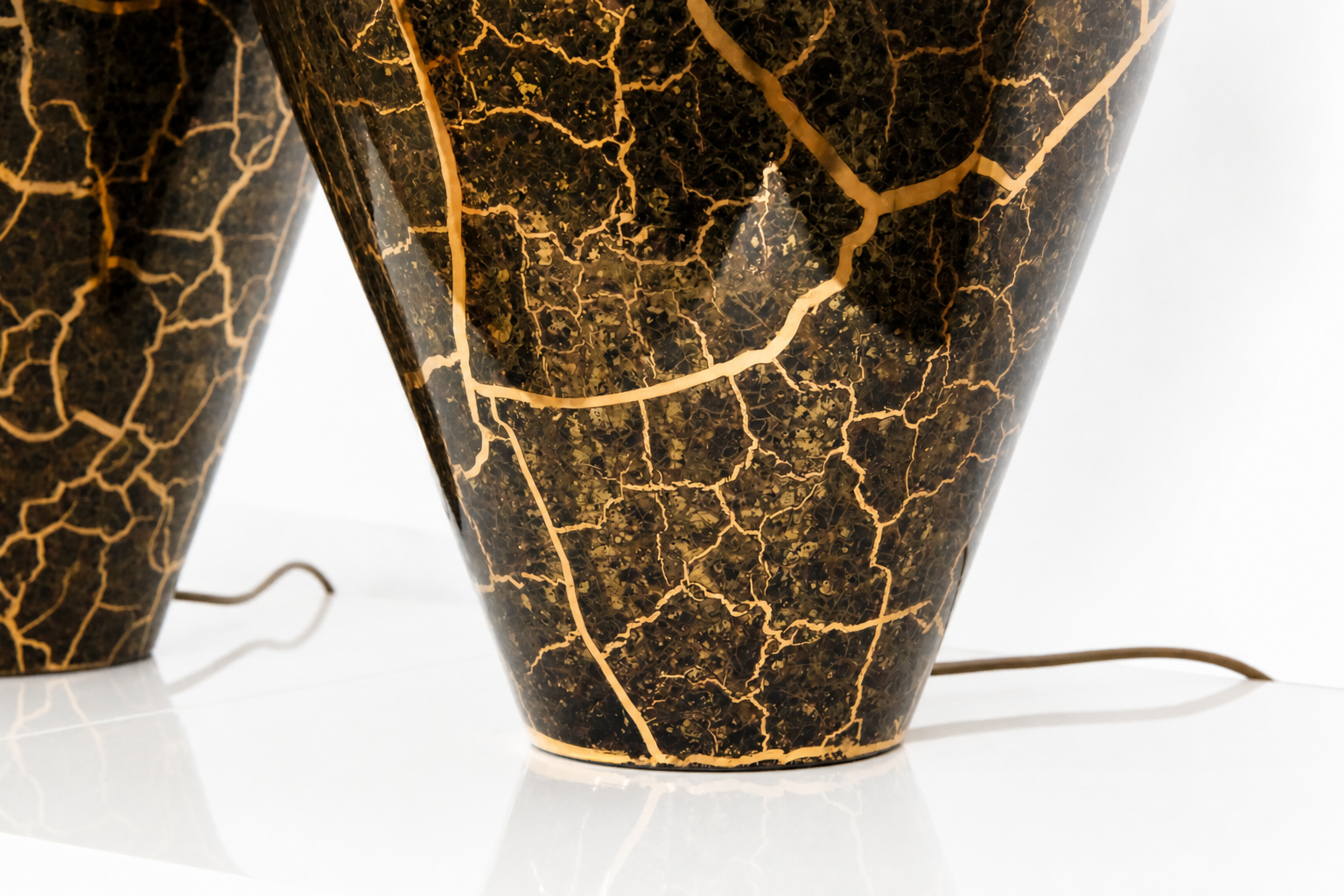 pair of ceramic table lamps 18.png