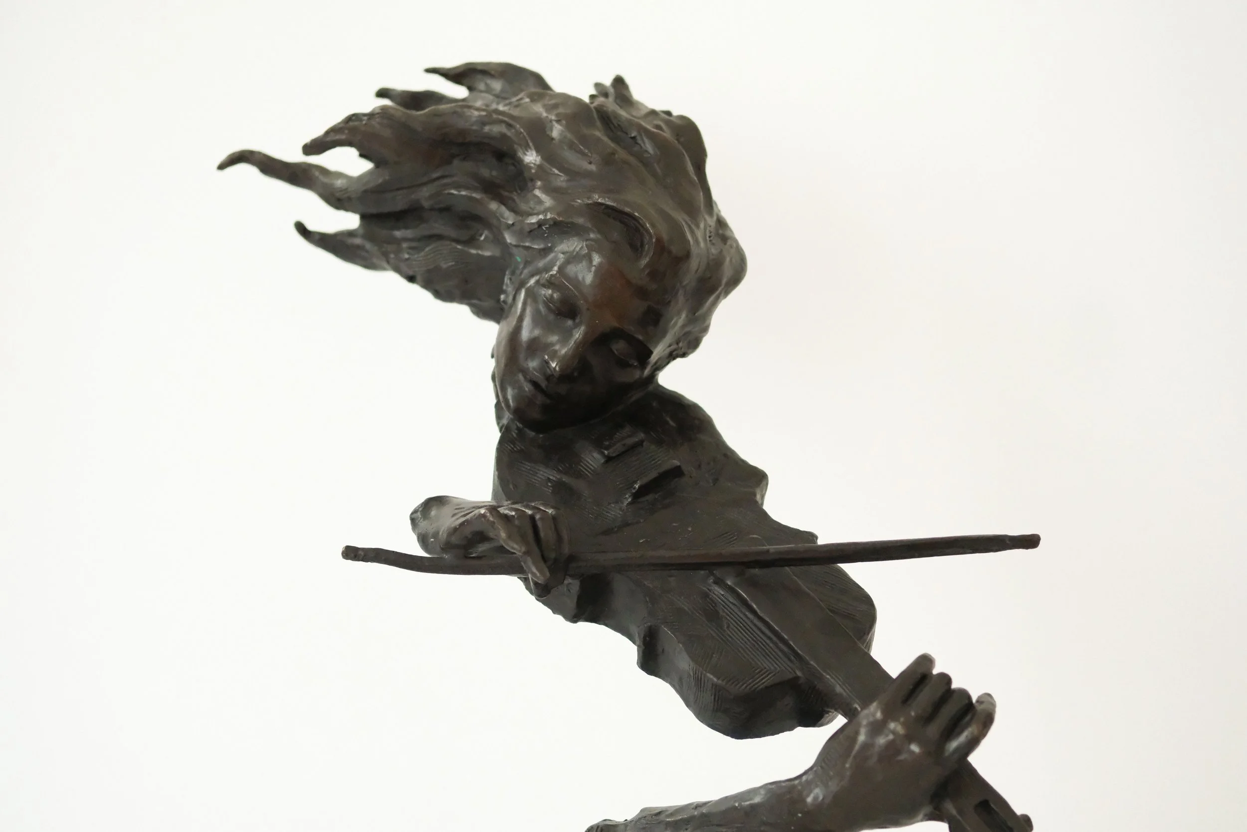 sculpture-violinst-2.jpg