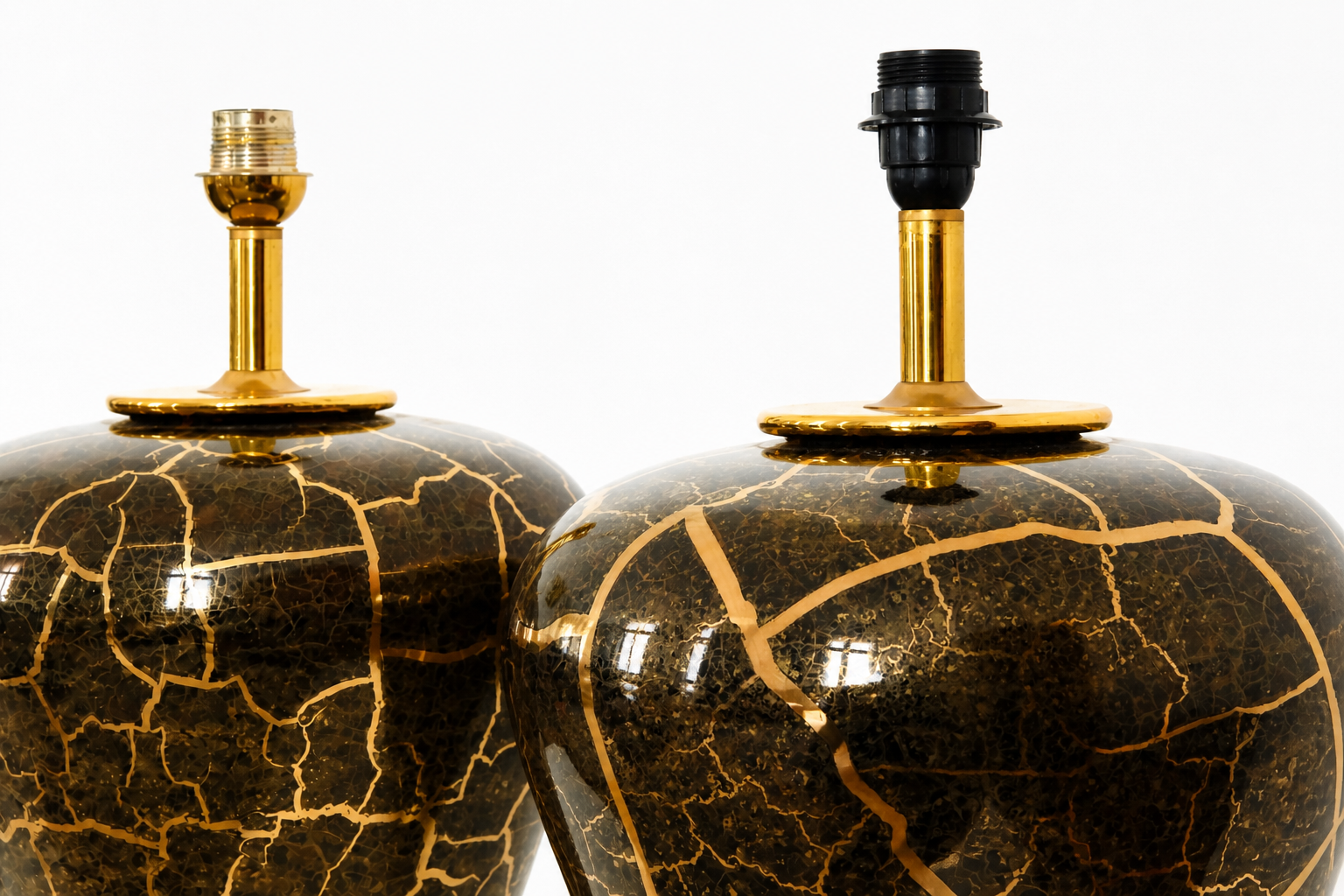 pair of ceramic table lamps 16.png
