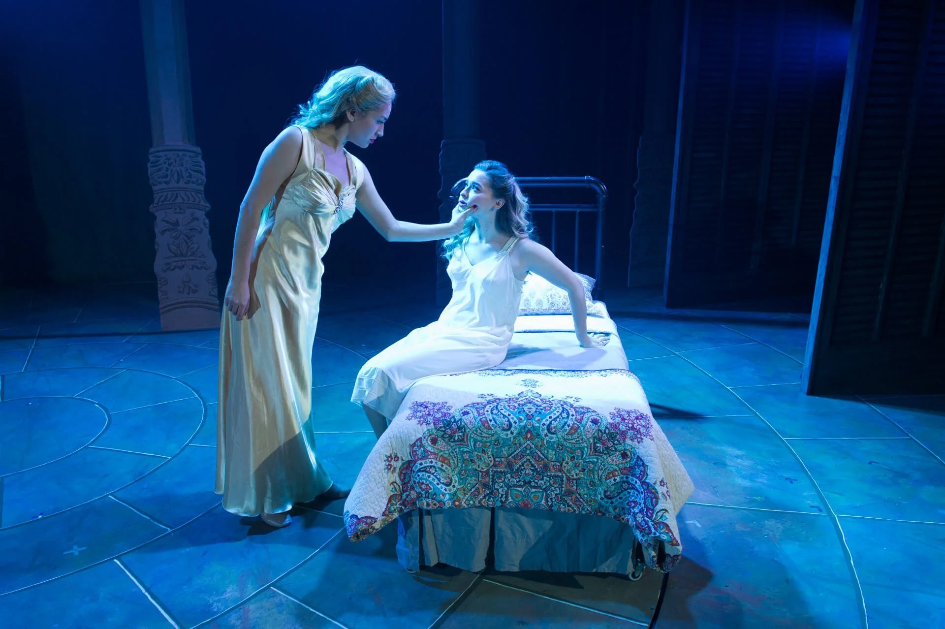 Evita - 2.jpg