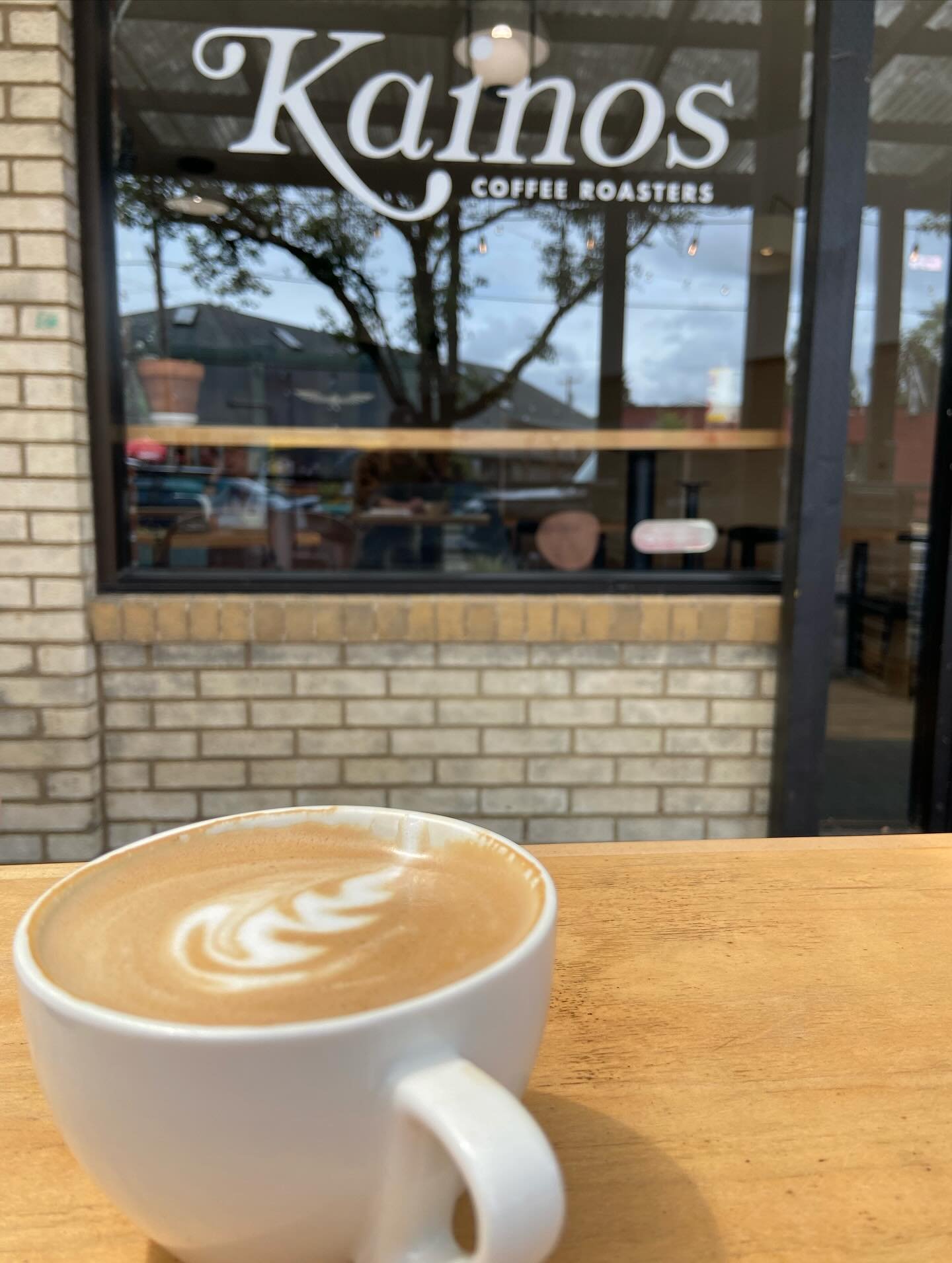 Monday mocha, anyone?☕️

Swing by @kainos.coffee for an espresso drink or grab a bag of their roasted coffee beans to go!

📍5300 SE Foster Rd

#sefoster #fostertoad #pdxcoffeeshop #pdxcafe