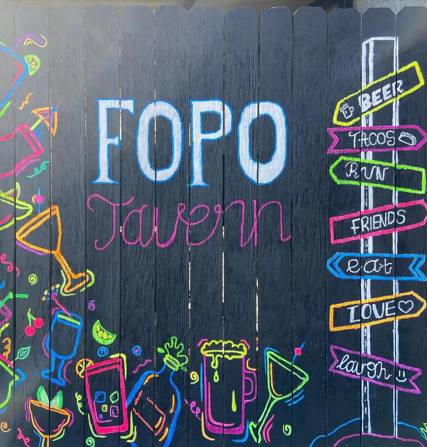 A little bit of color goes a long way!🎨

Thanks for brightening up Foster a bit @fopotavern!❤️

#sefoster #fosterroad #crestonkenilworth