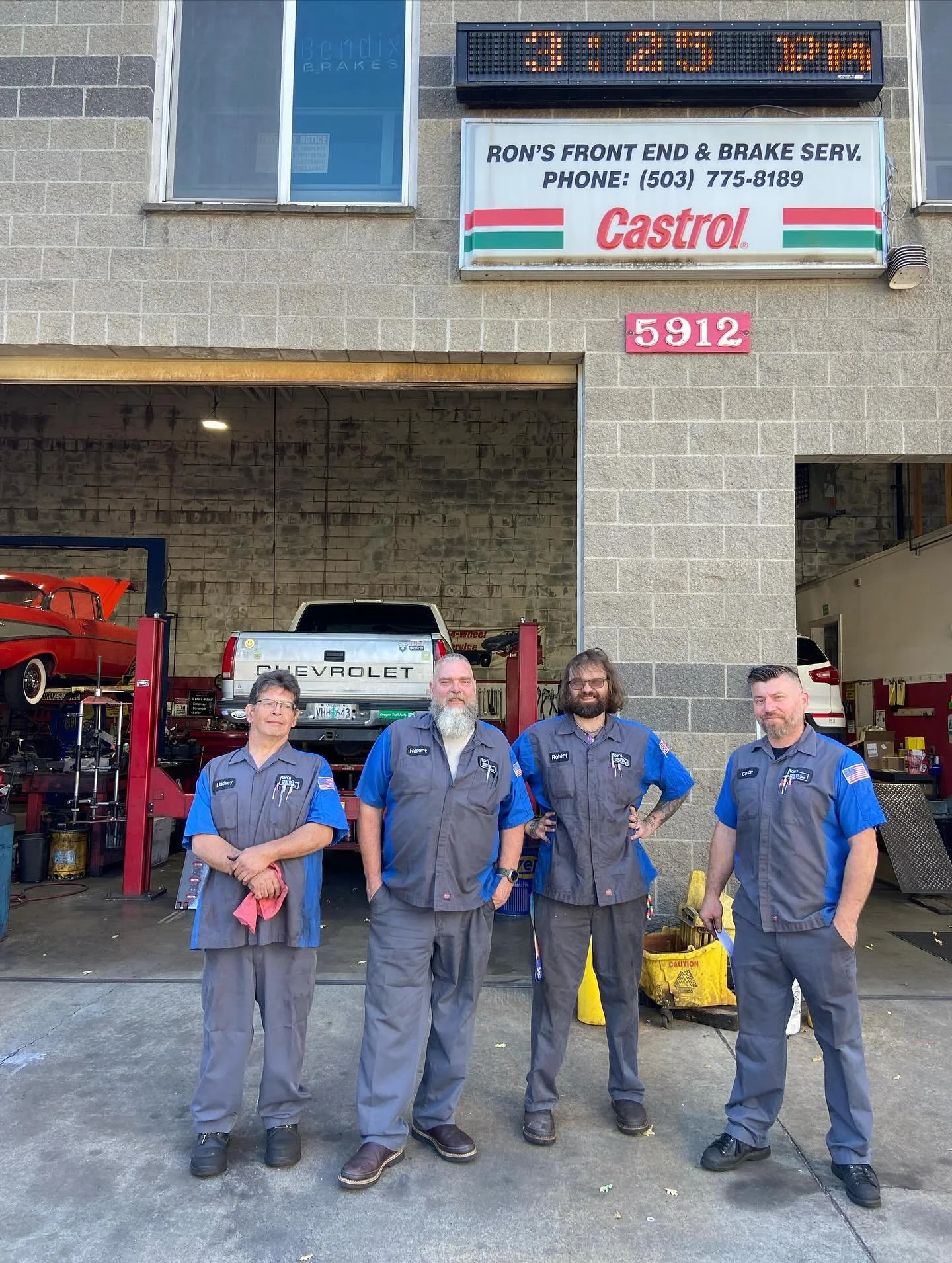 Did you know Ron&rsquo;s Front End &amp; Brake Service has been servicing cars on Foster for nearly 40 years?👏🏽👨🏽&zwj;🔧

Located at 5912 SE Foster, Ron&rsquo;s auto repair shop (@ronsfoposervices) specializes in brake and suspension services. Ro