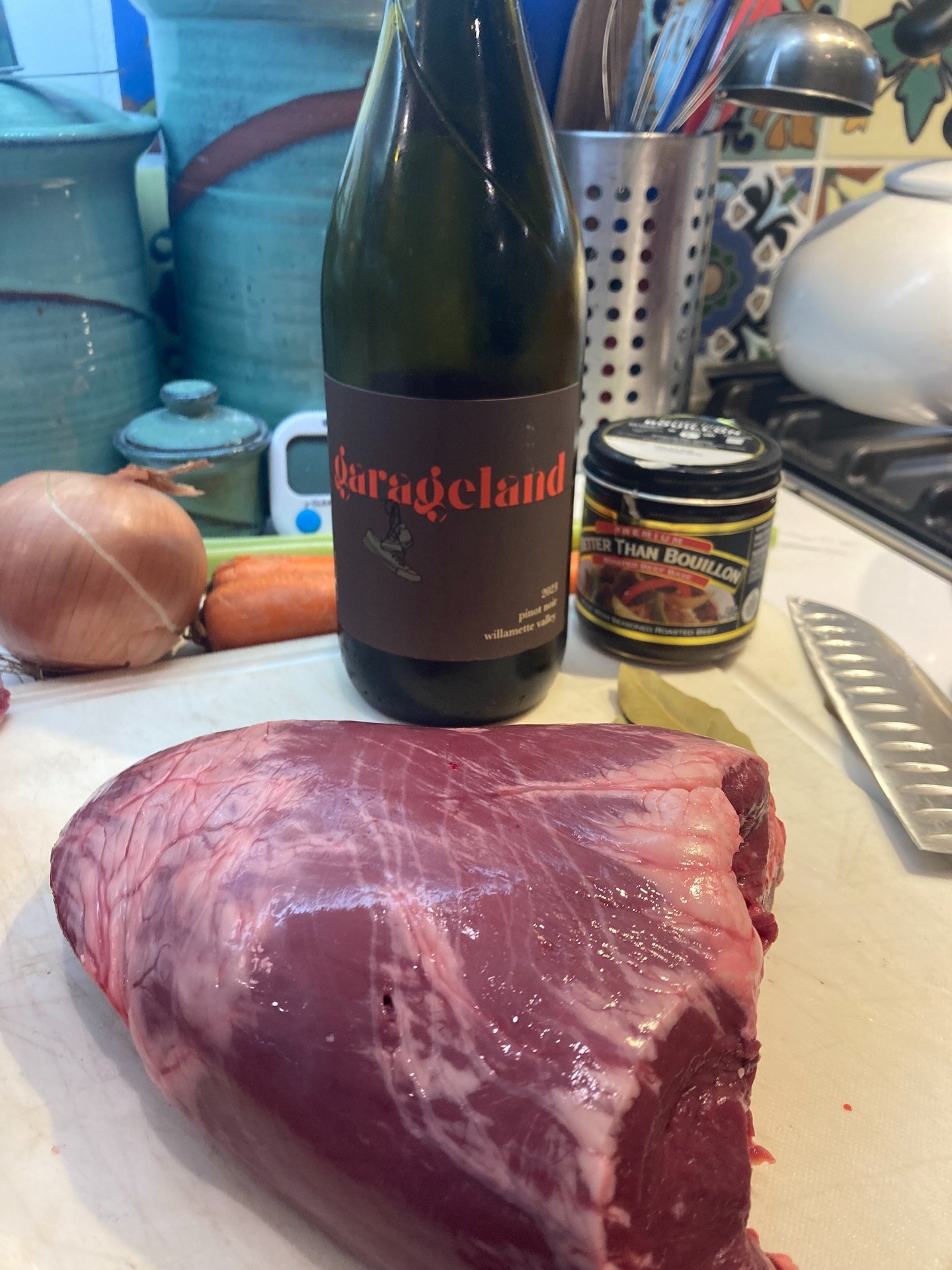 Sometimes a bottle of Garageland pinot noir by the folx at @portlandwinecompany doesn&rsquo;t get finished off the night before and you have a perfect braising wine for beef heart and short ribs.

Can&rsquo;t tell you enough how great it is to have a
