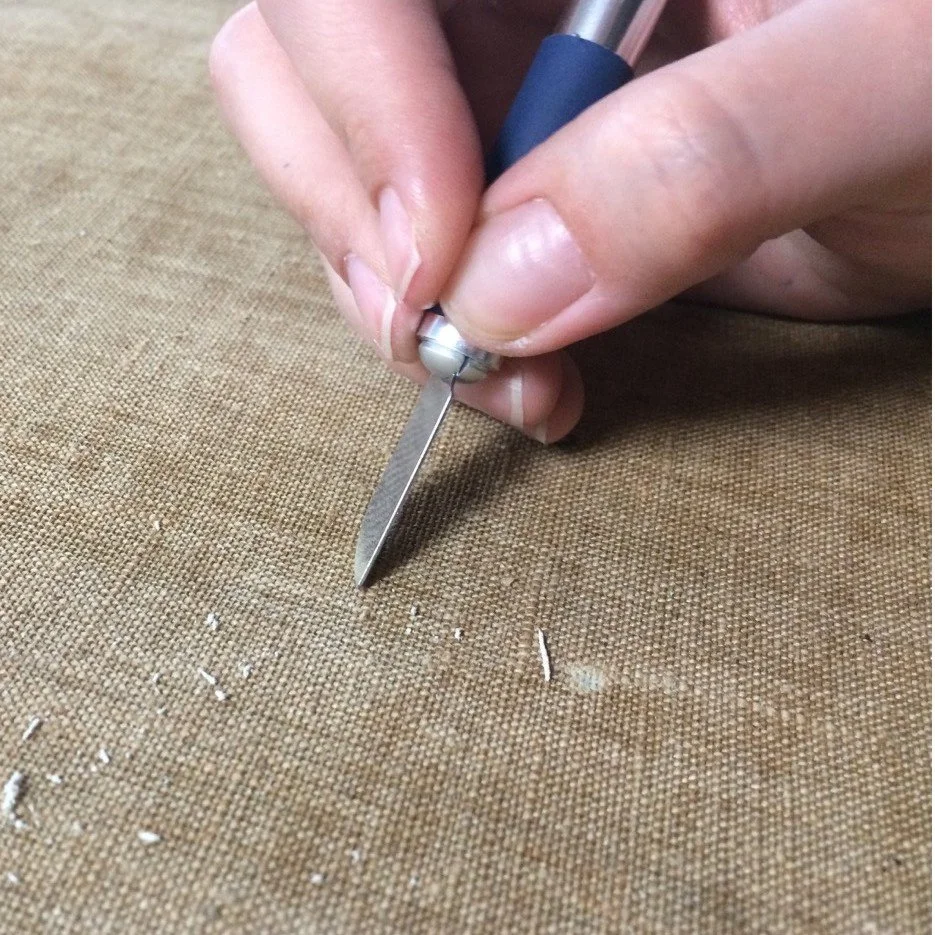 Cleaning of the reverse using a scalpel.