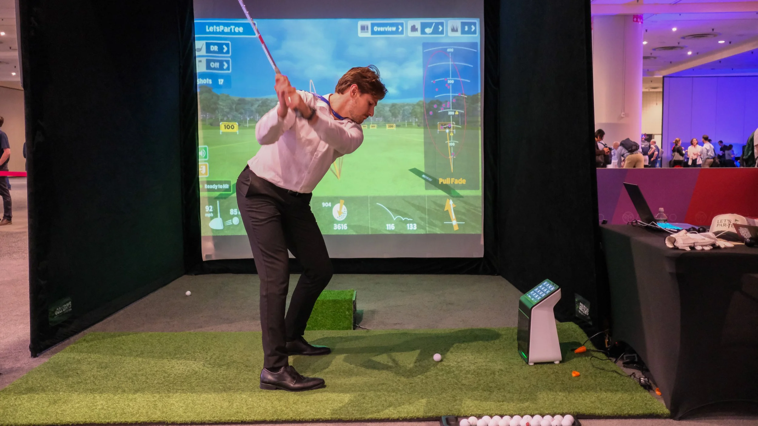 javits-center-corporate-event-mobile-golf-simulator-06.JPG