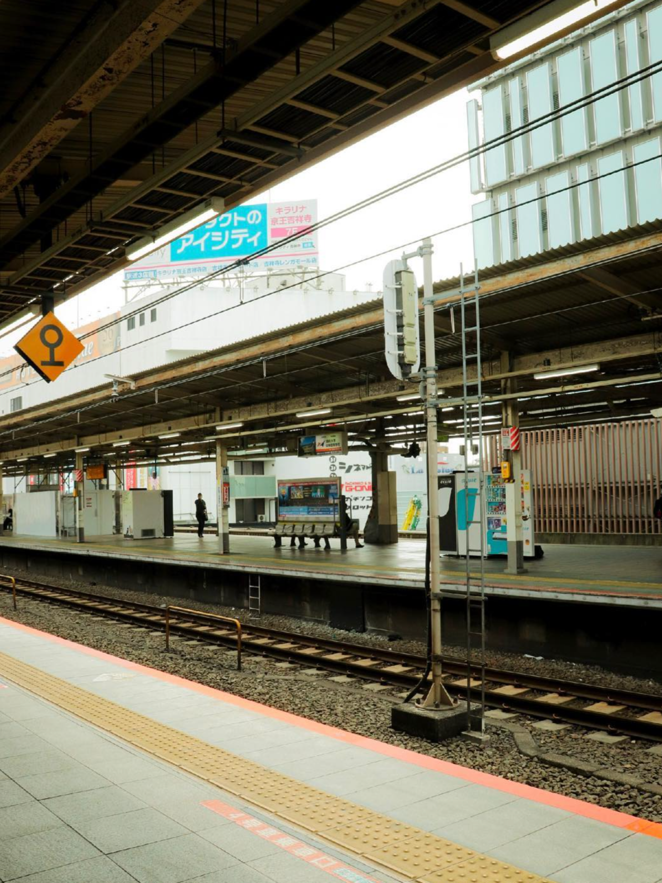 Japan, 2023. Canon EOS 200