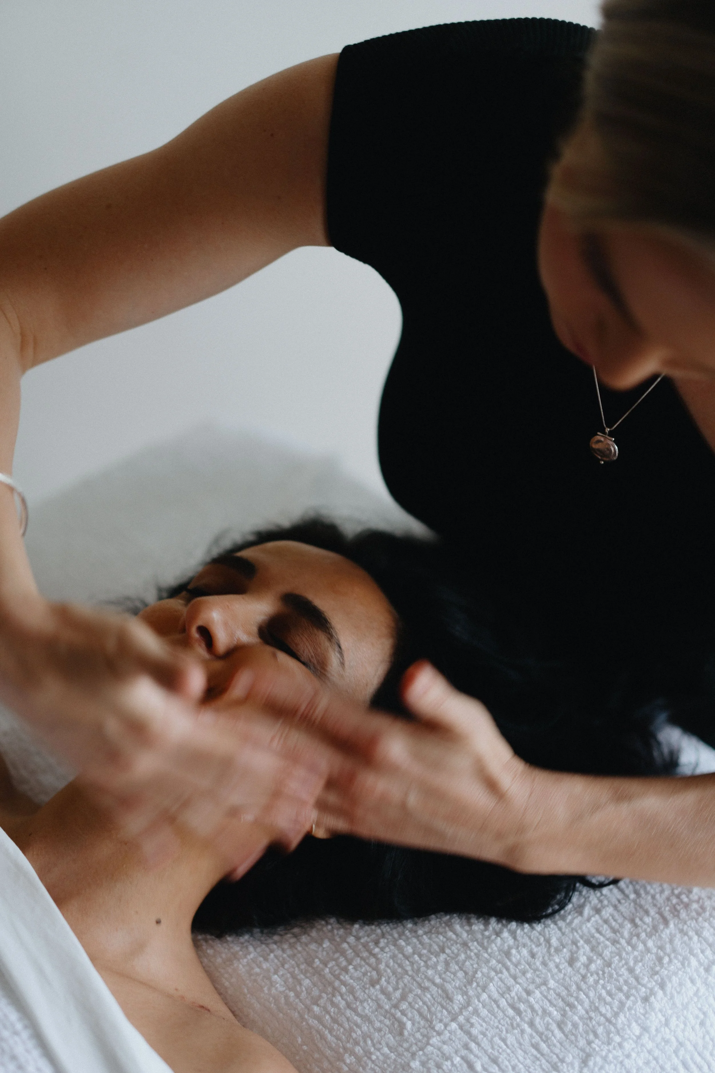 Facial Puffiness, Jaw Tension and Fluid Retention: Why They’re Connected